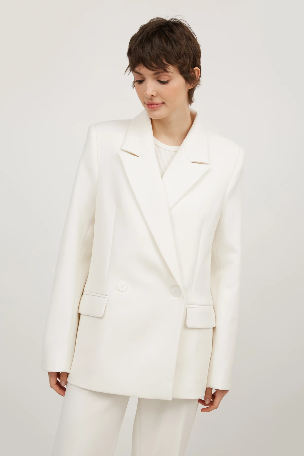 Double-breasted jacket with a straight cut in milky color, photo 1