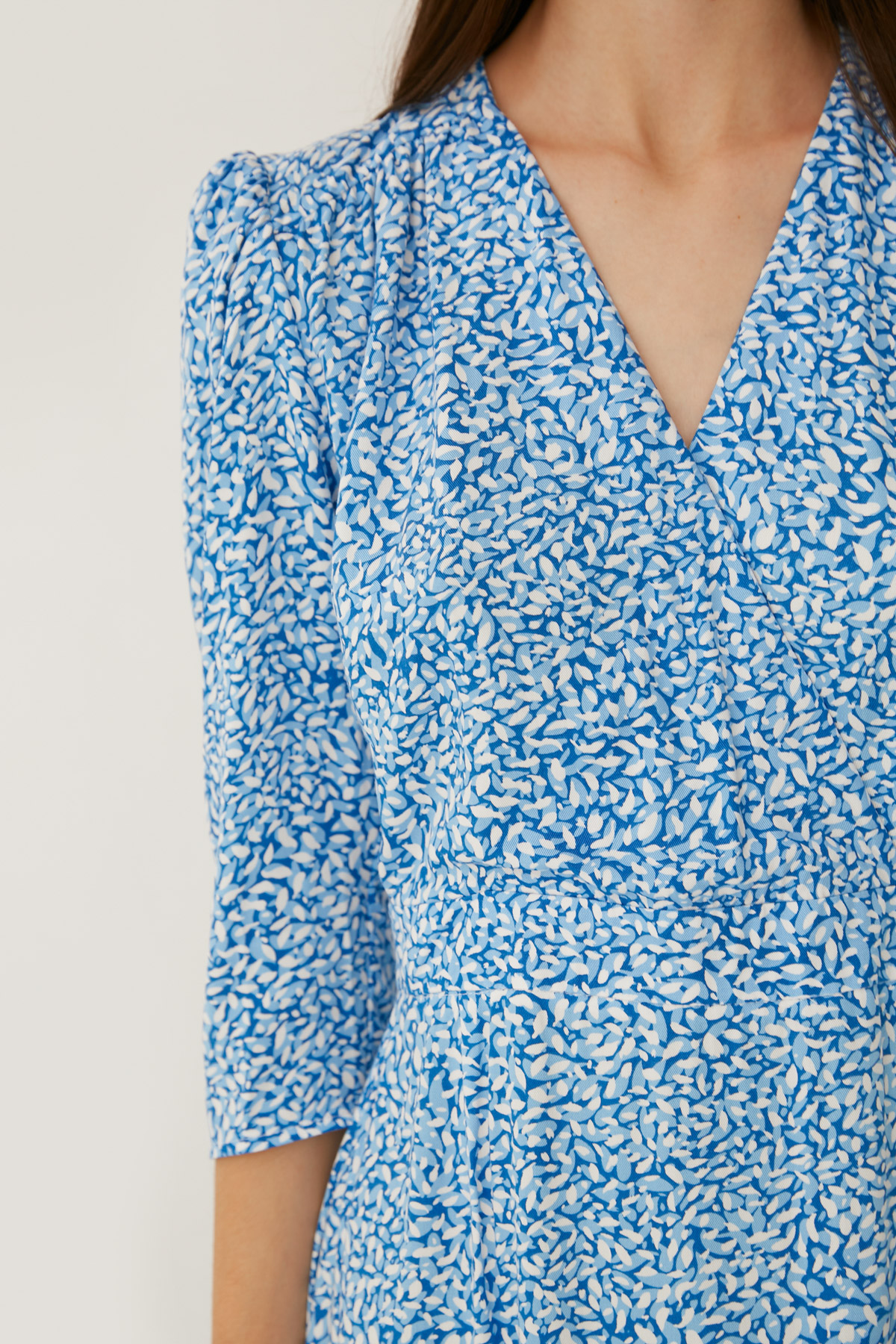 Viscose midi dress with slit in blue drops print, photo 4