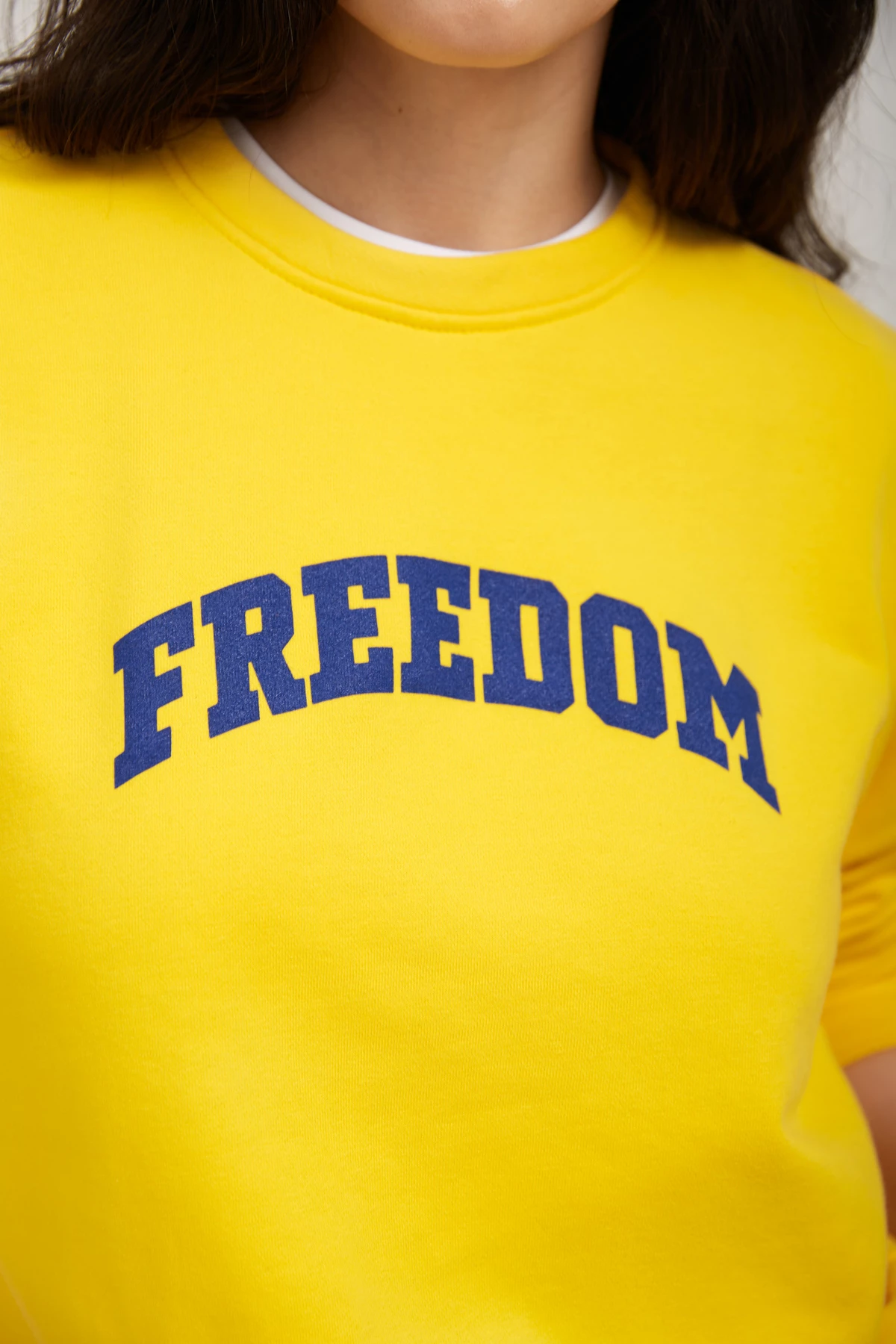 Жёлтый трикотажный свитшот с принтом "Freedom", фото 2
