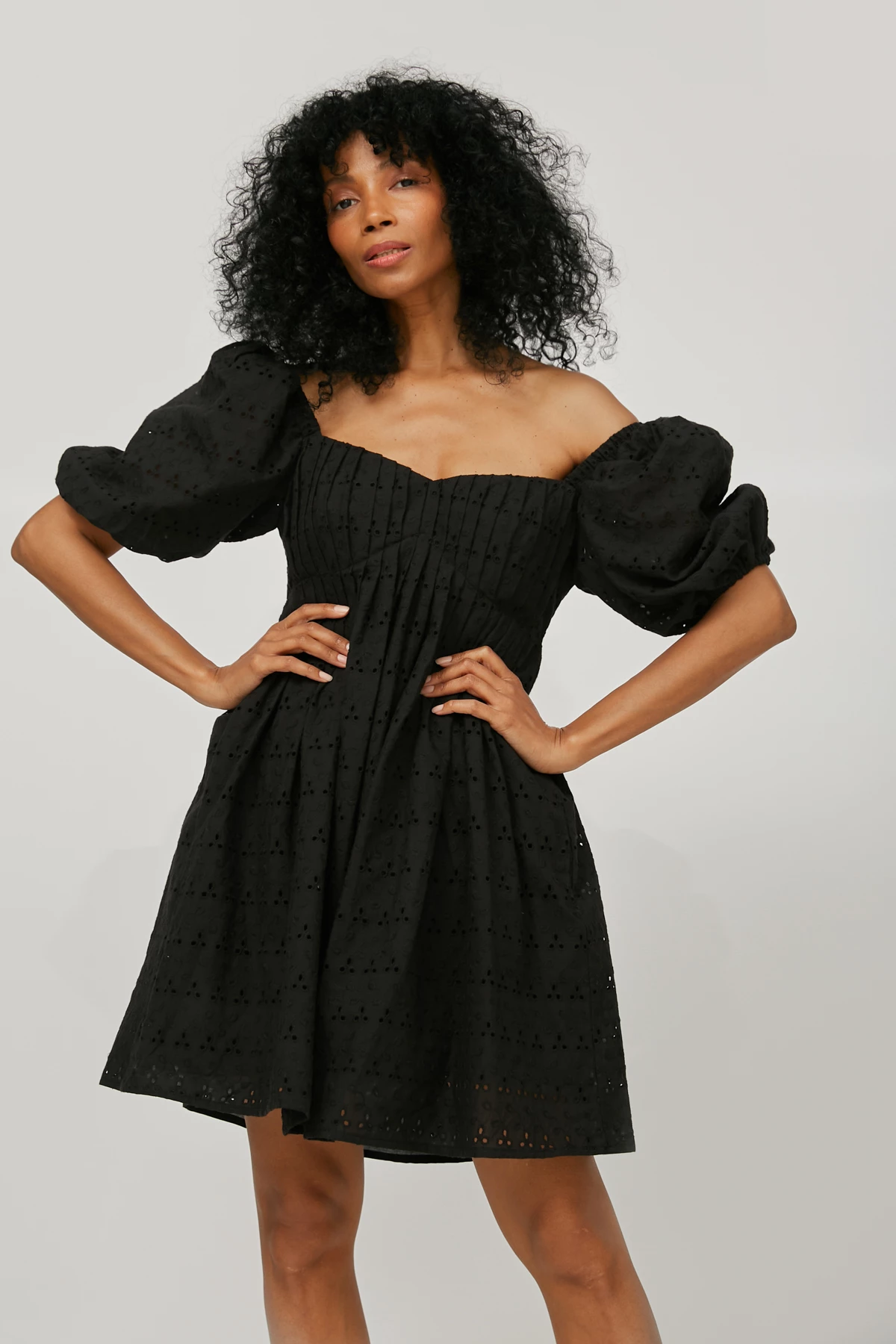 Черное короткое платье из шитья из хлопка, фото 1