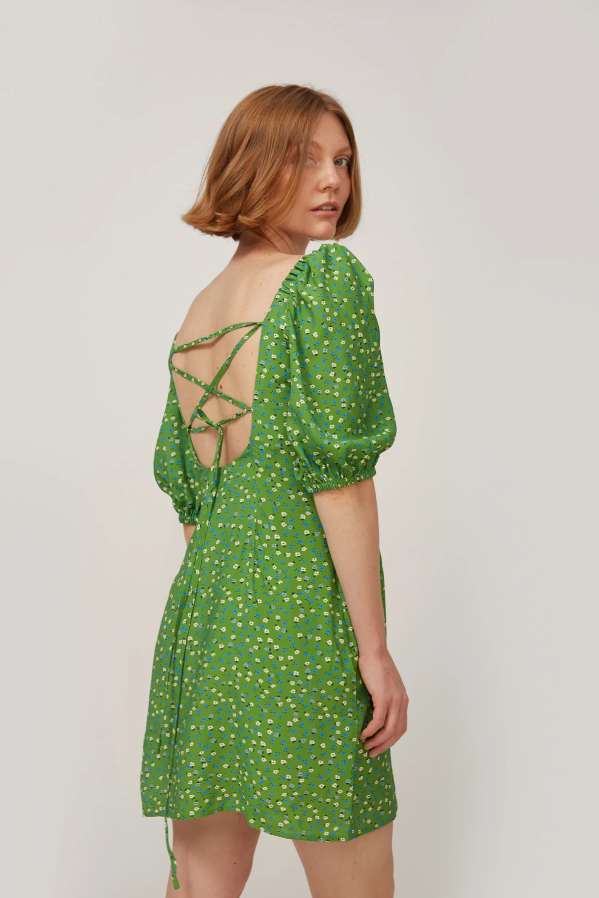 Зелена сукня міні з віскози в квітковий принт, фото 1