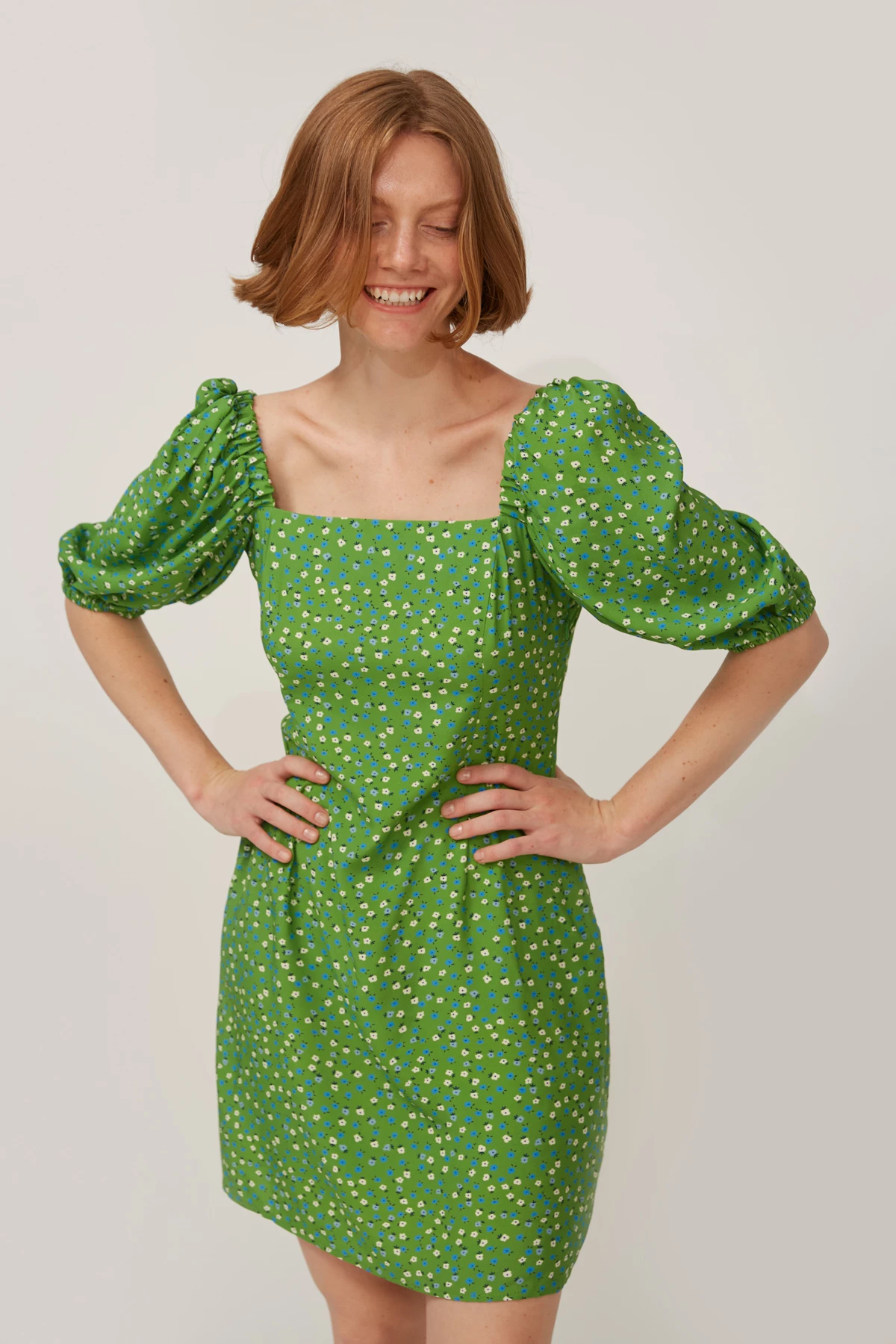 Зелена сукня міні з віскози в квітковий принт, фото 4