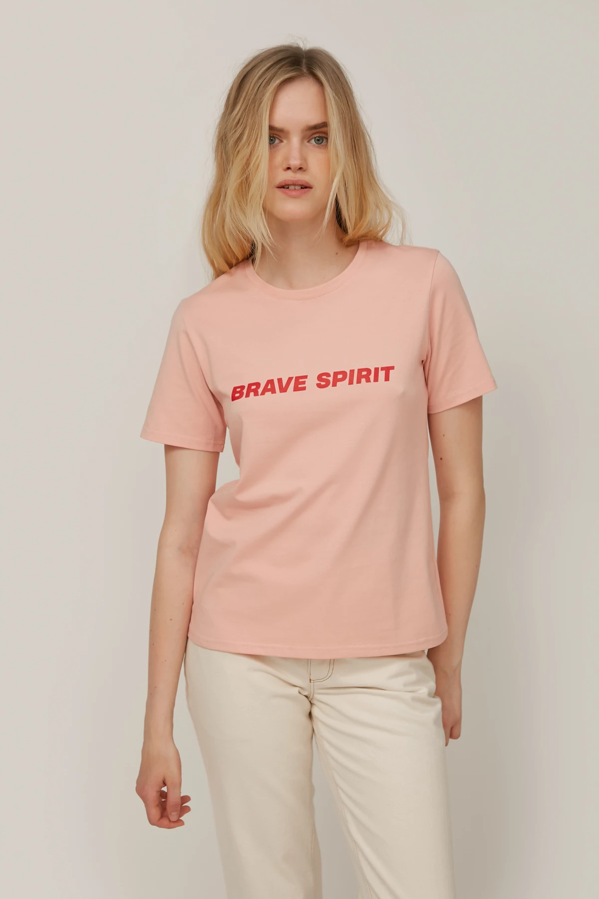 Пудрова трикотажна футболка з написом "Brave Spirit", фото 1