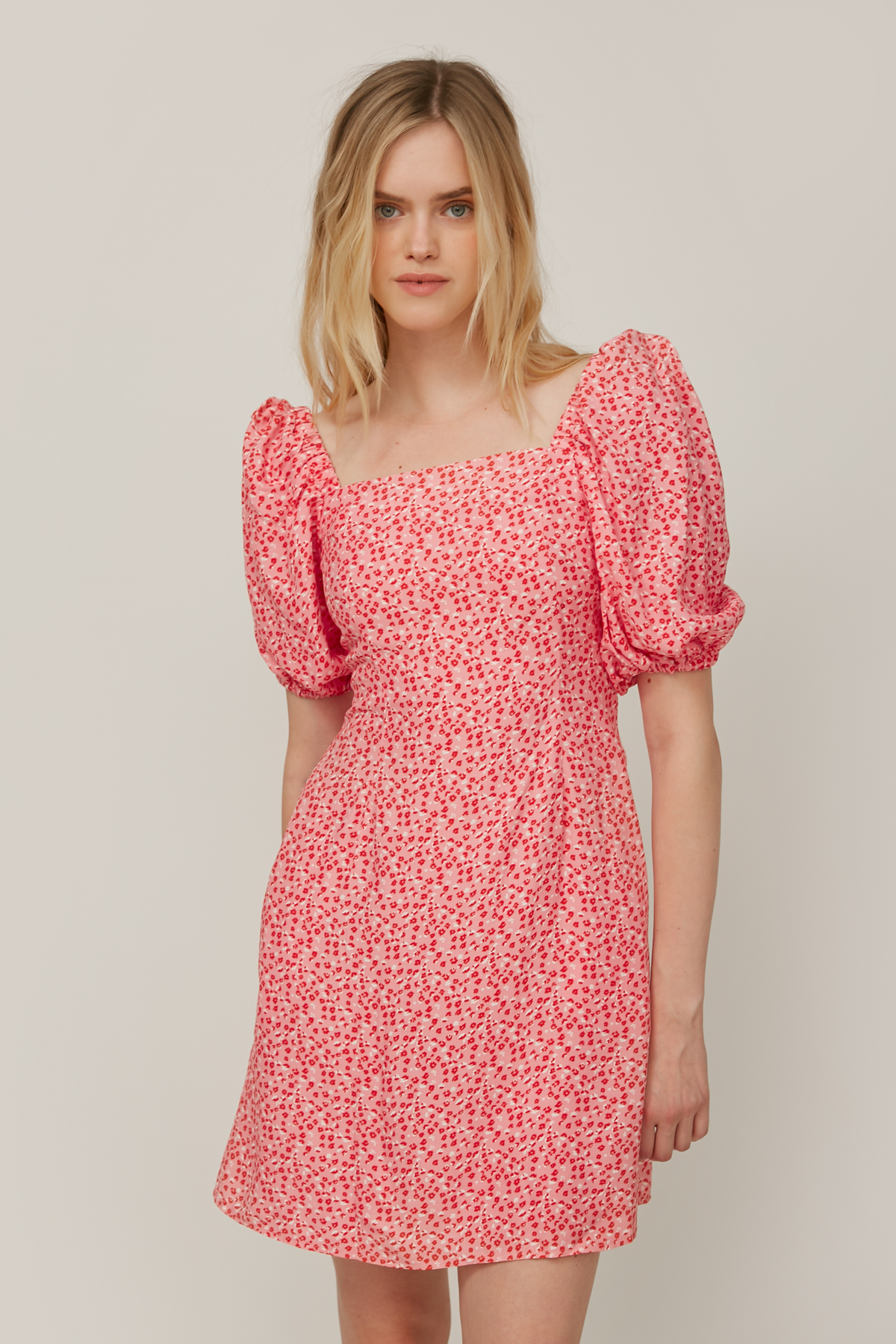 Рожева сукня міні з віскози в квітковий принт, фото 3