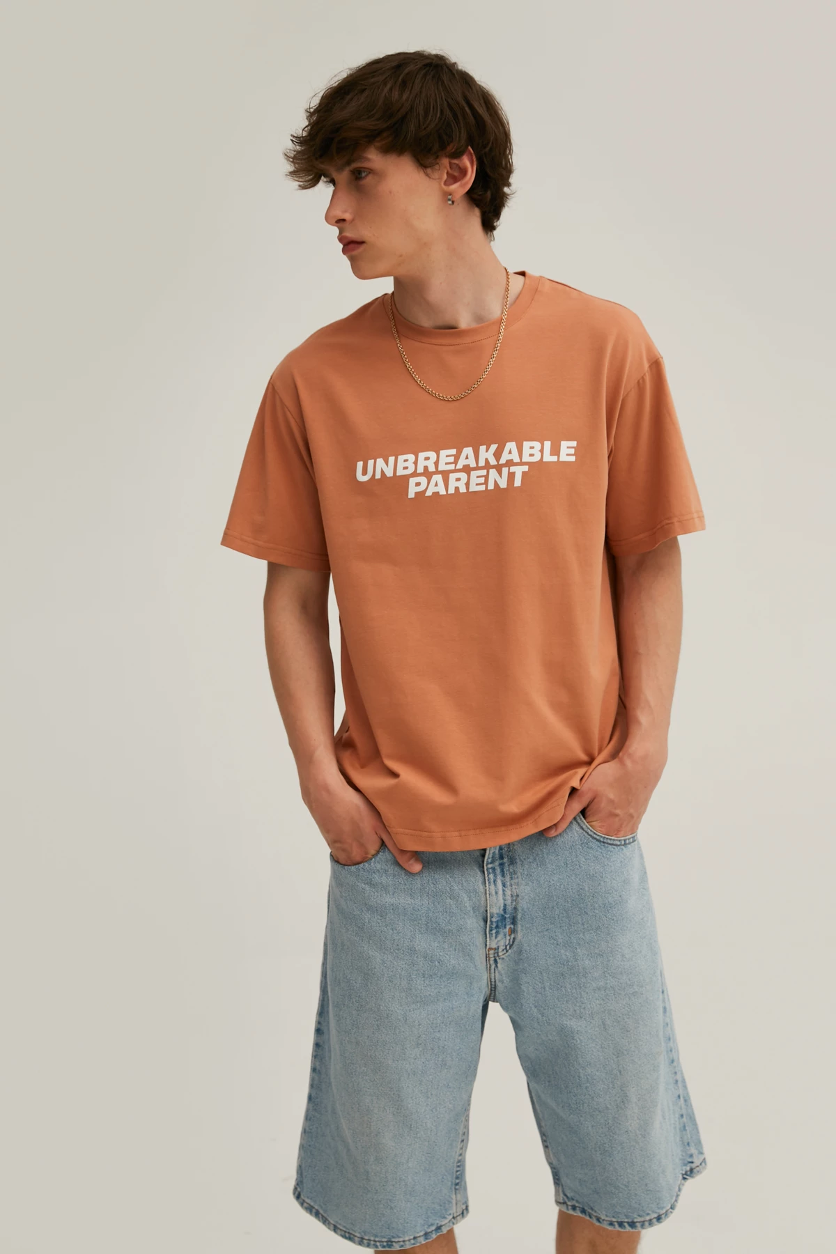 Карамельна унісекс-футболка з написом "Unbreakable parent" з трикотажу, фото 2