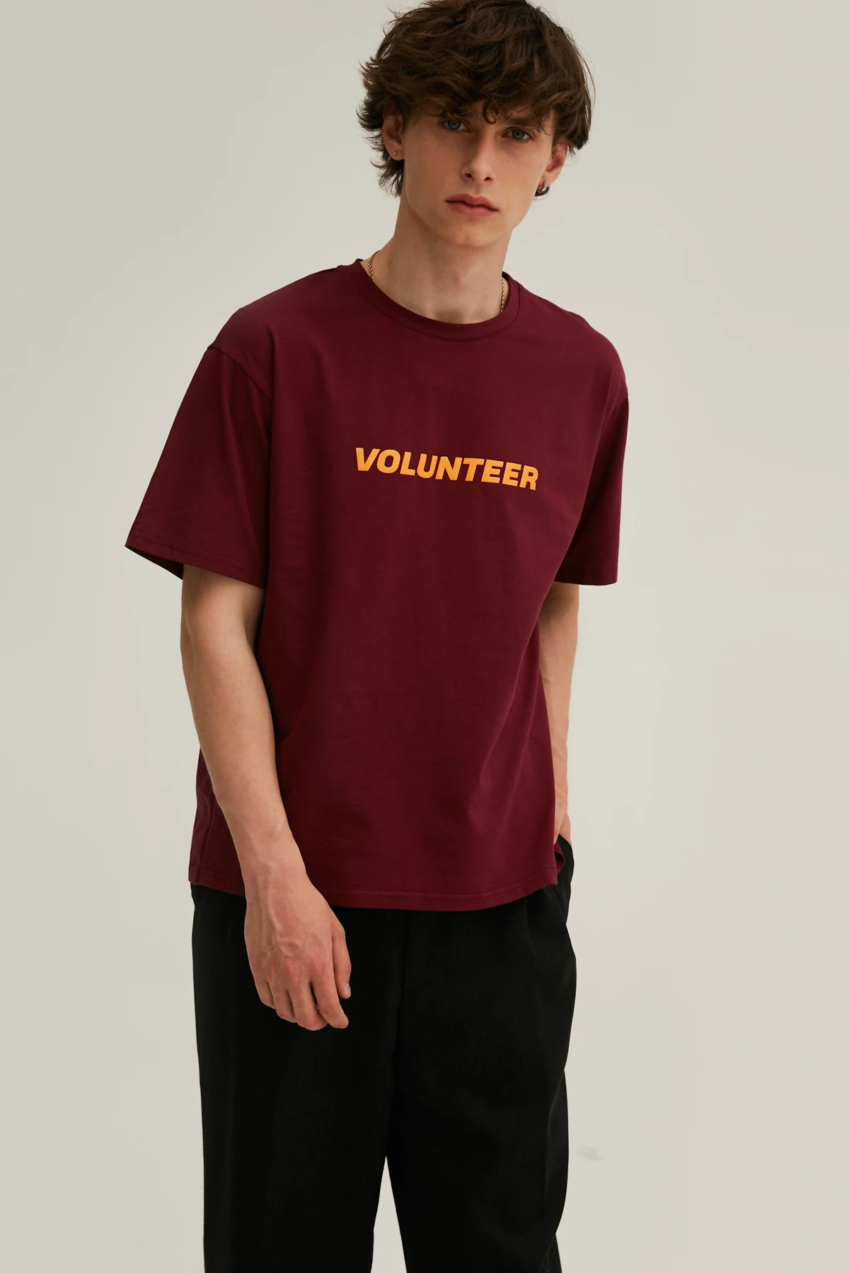 Бордова унісекс-футболка з написом "Volunteer" з трикотажу, фото 3