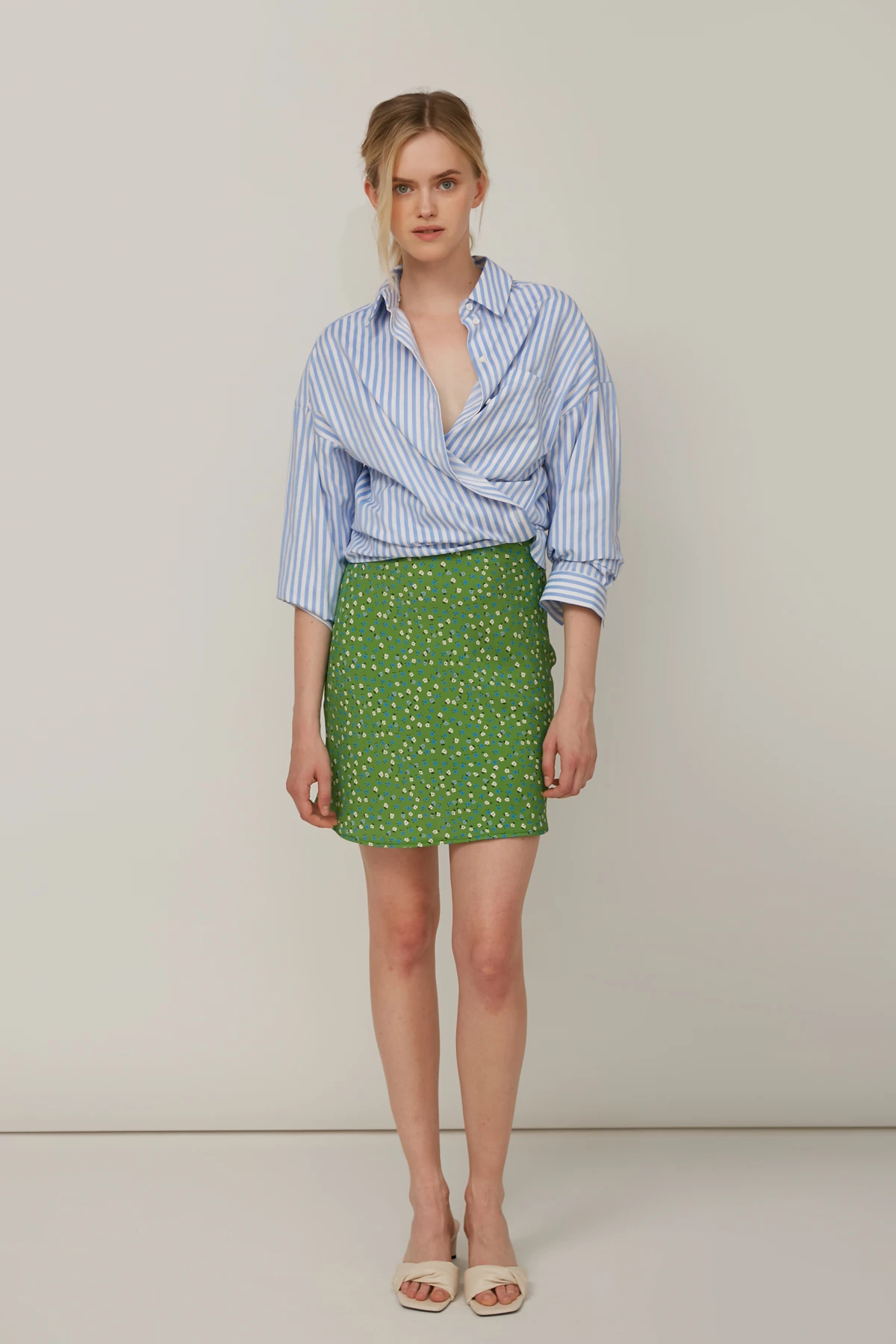 Green raylon mini skirt with white flowers print, photo 2