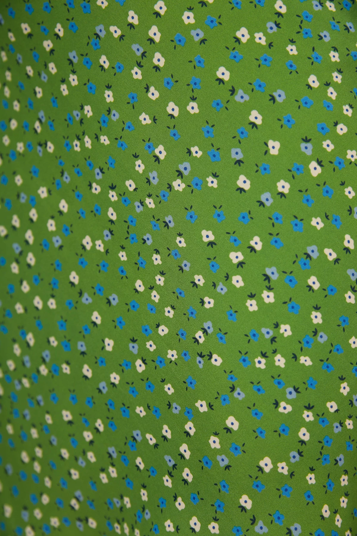 Зеленая короткая юбка из вискозы в принт белые цветы, фото 5