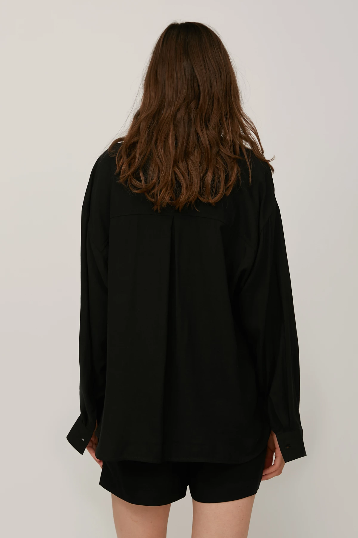 Чорні укорочені шорти з віскози вільного крою, фото 3