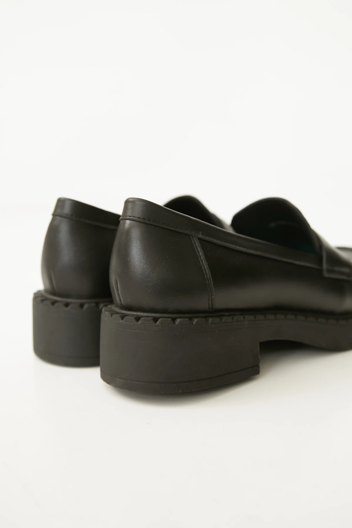 Black loafers on a massive sole made of genuine leather, photo 4