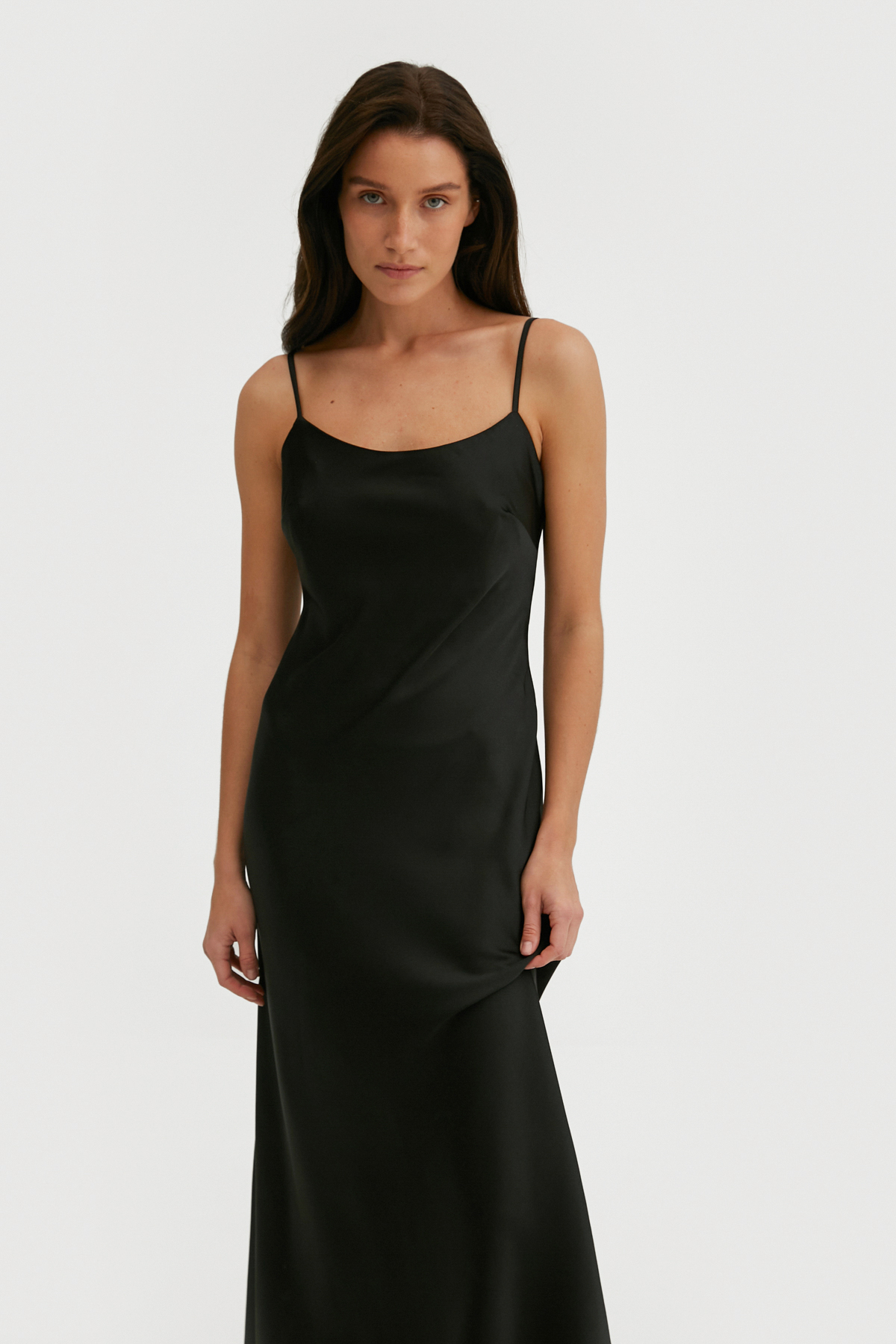 Черное сатиновое платье длинное миди с открытой спиной, фото 3