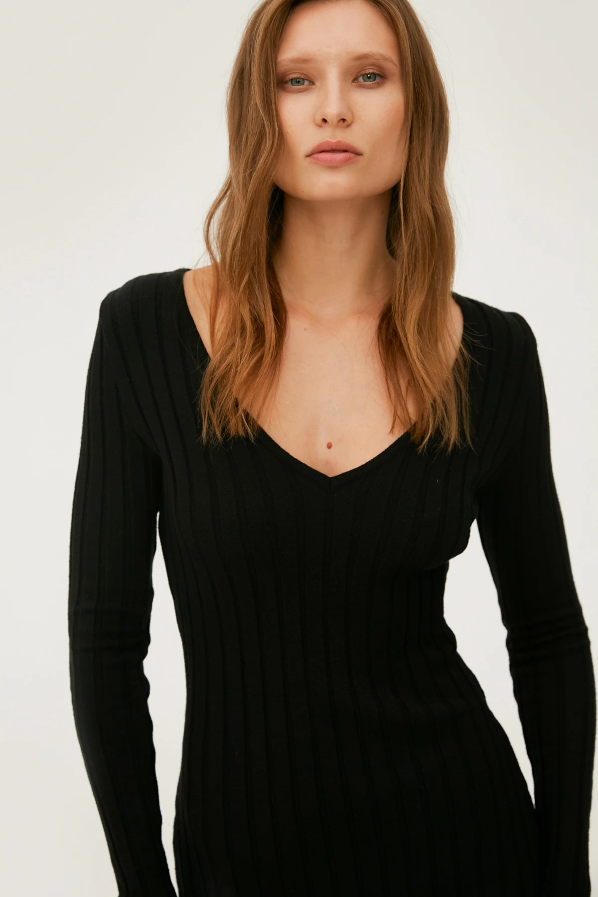 Black ribbed knitted midi dress with viscose, photo 5