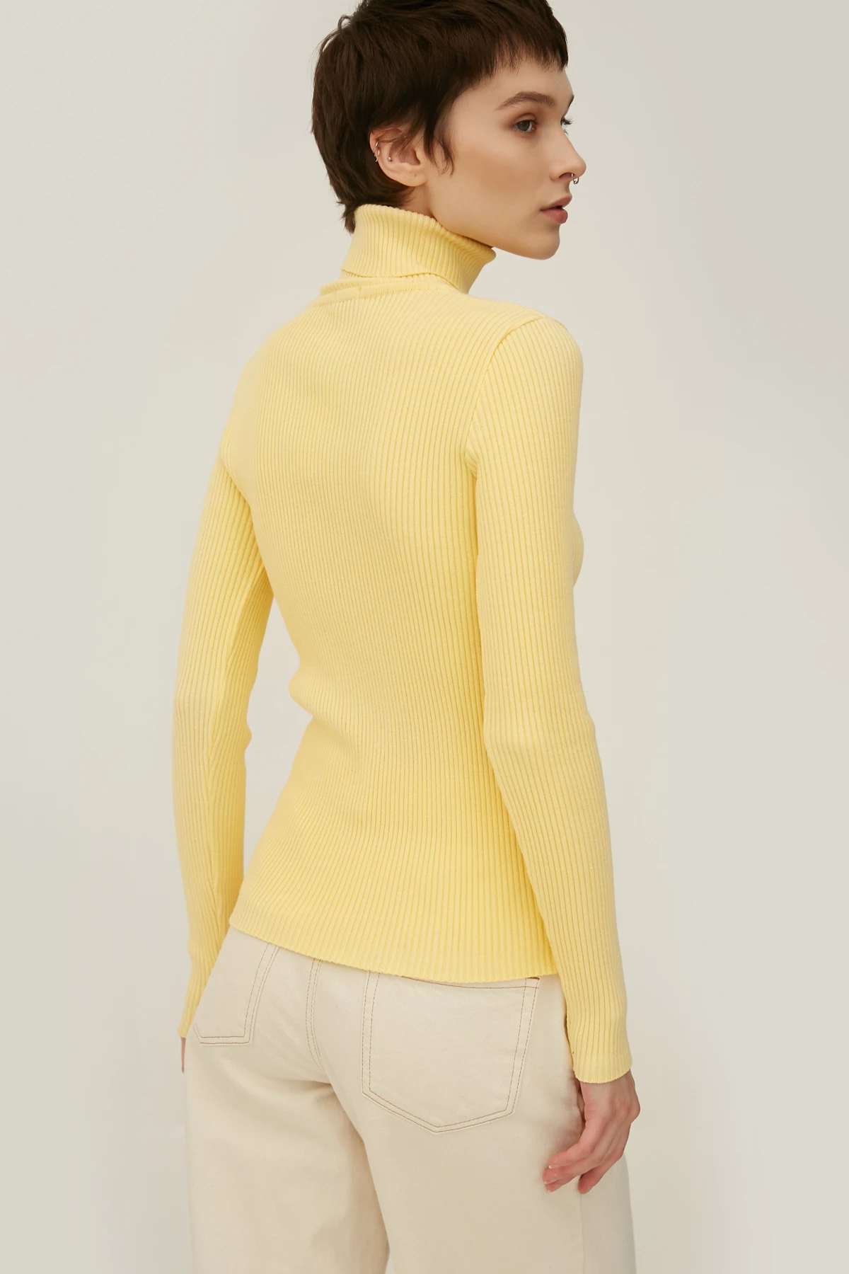 Жовтий в'язаний светр в рубчик з віскозою, фото 5