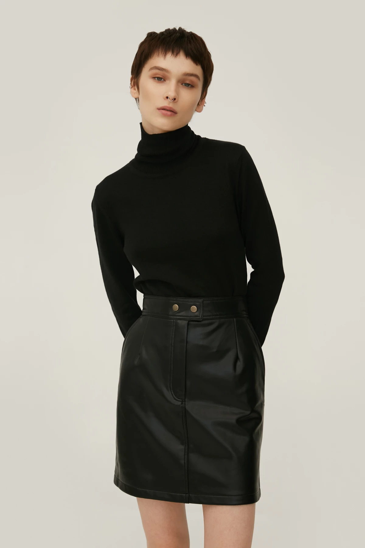 Black mini skirt made of eco-leather, photo 2