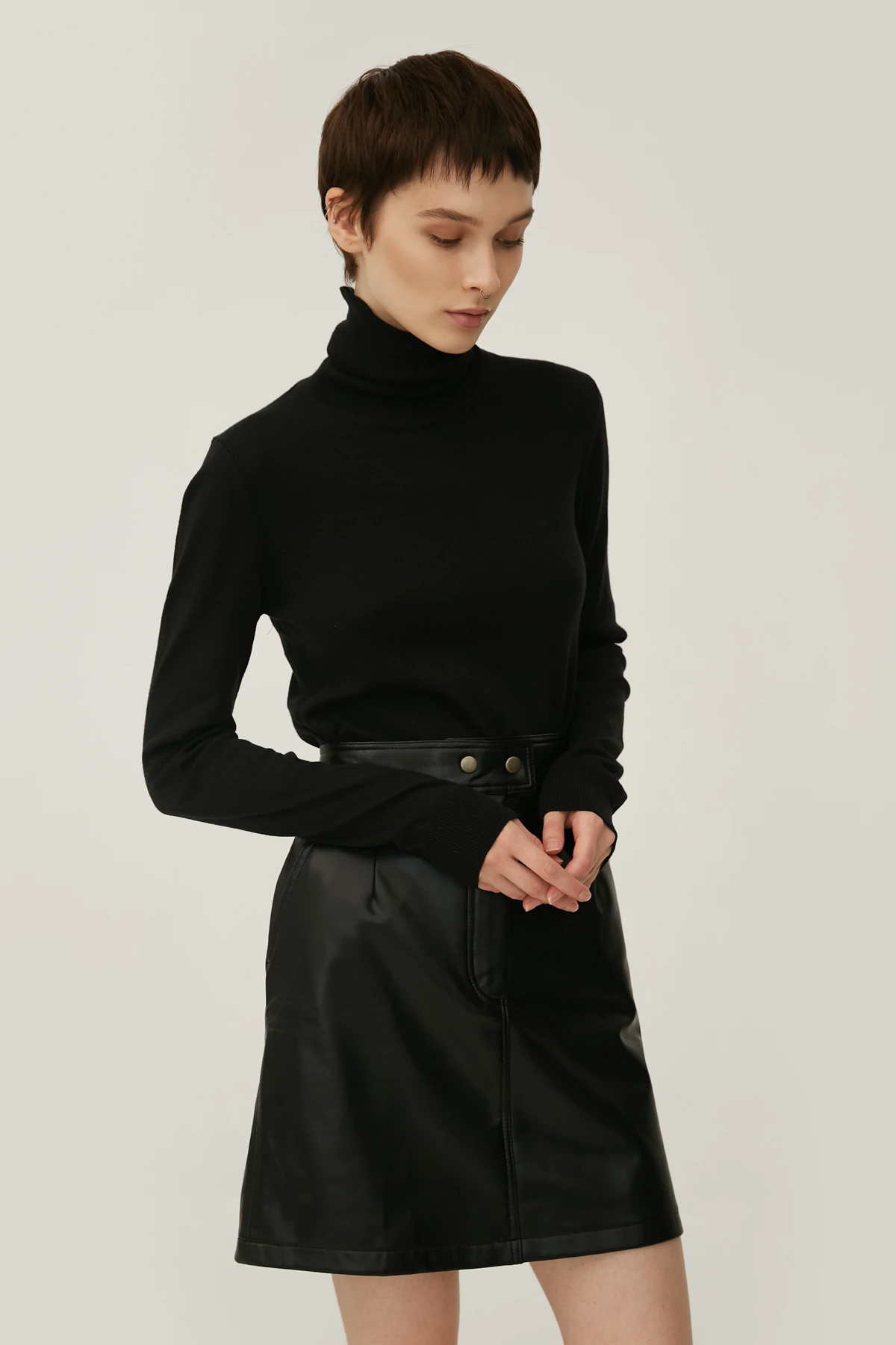 Black mini skirt made of eco-leather, photo 3