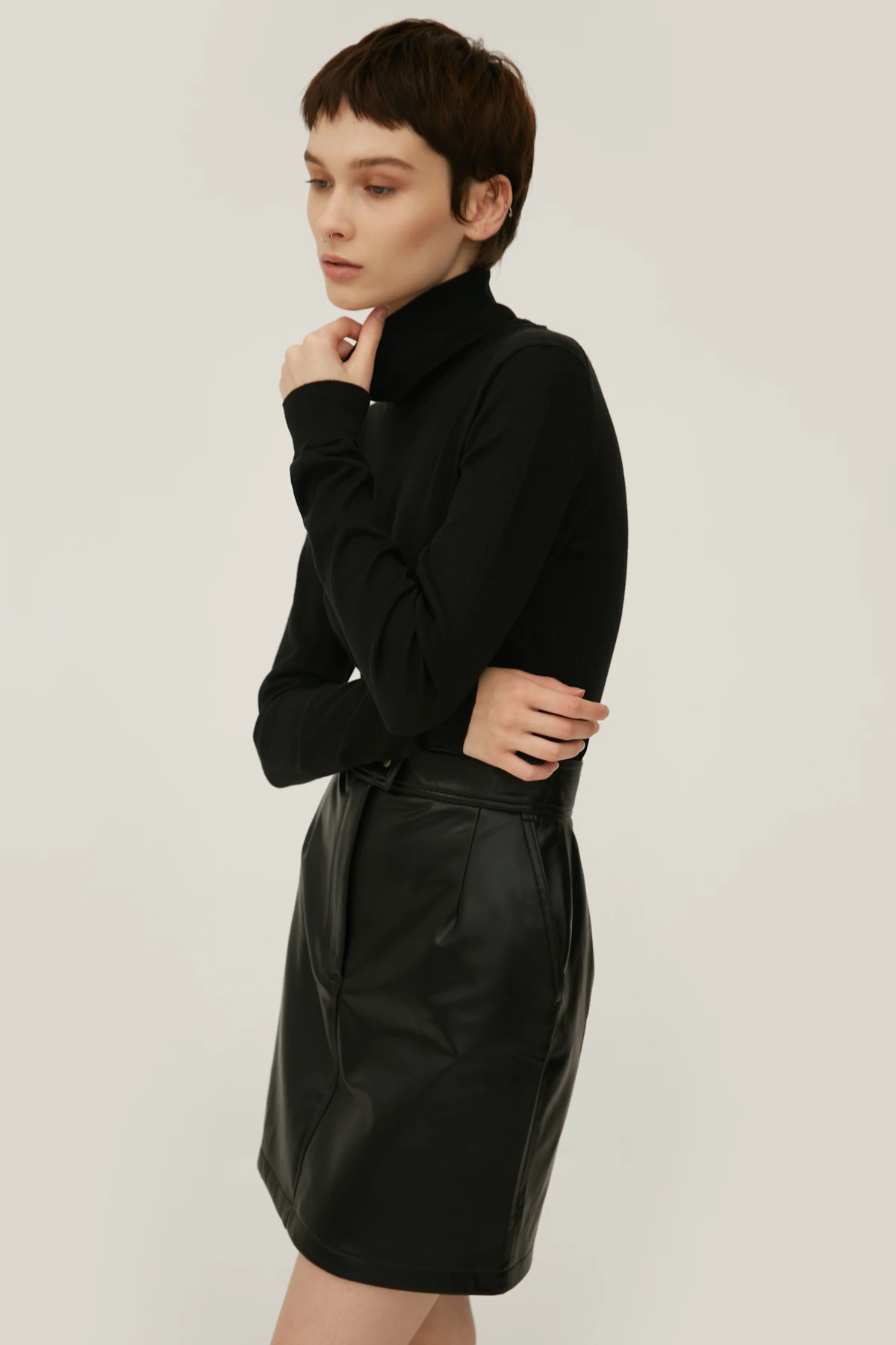 Black mini skirt made of eco-leather, photo 4