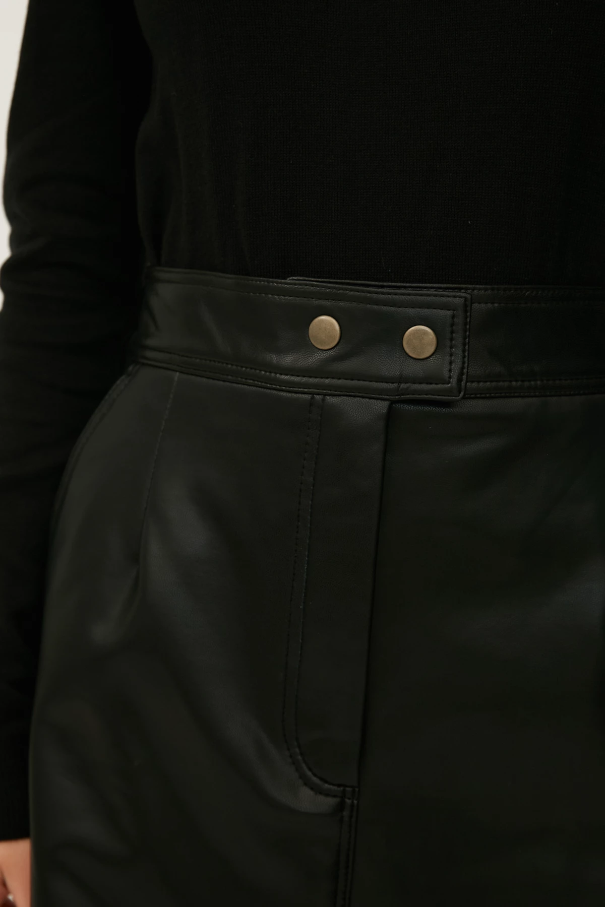 Black mini skirt made of eco-leather, photo 5