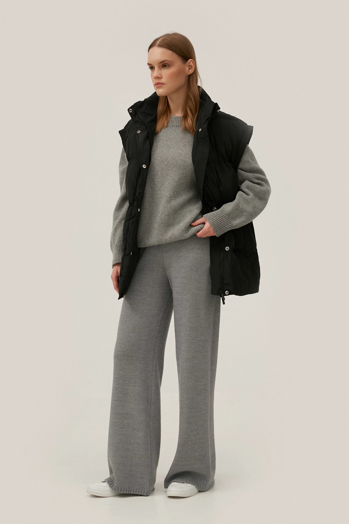 Вязаные удлиненные брюки с шерсти мериноса серого цвета, фото 2