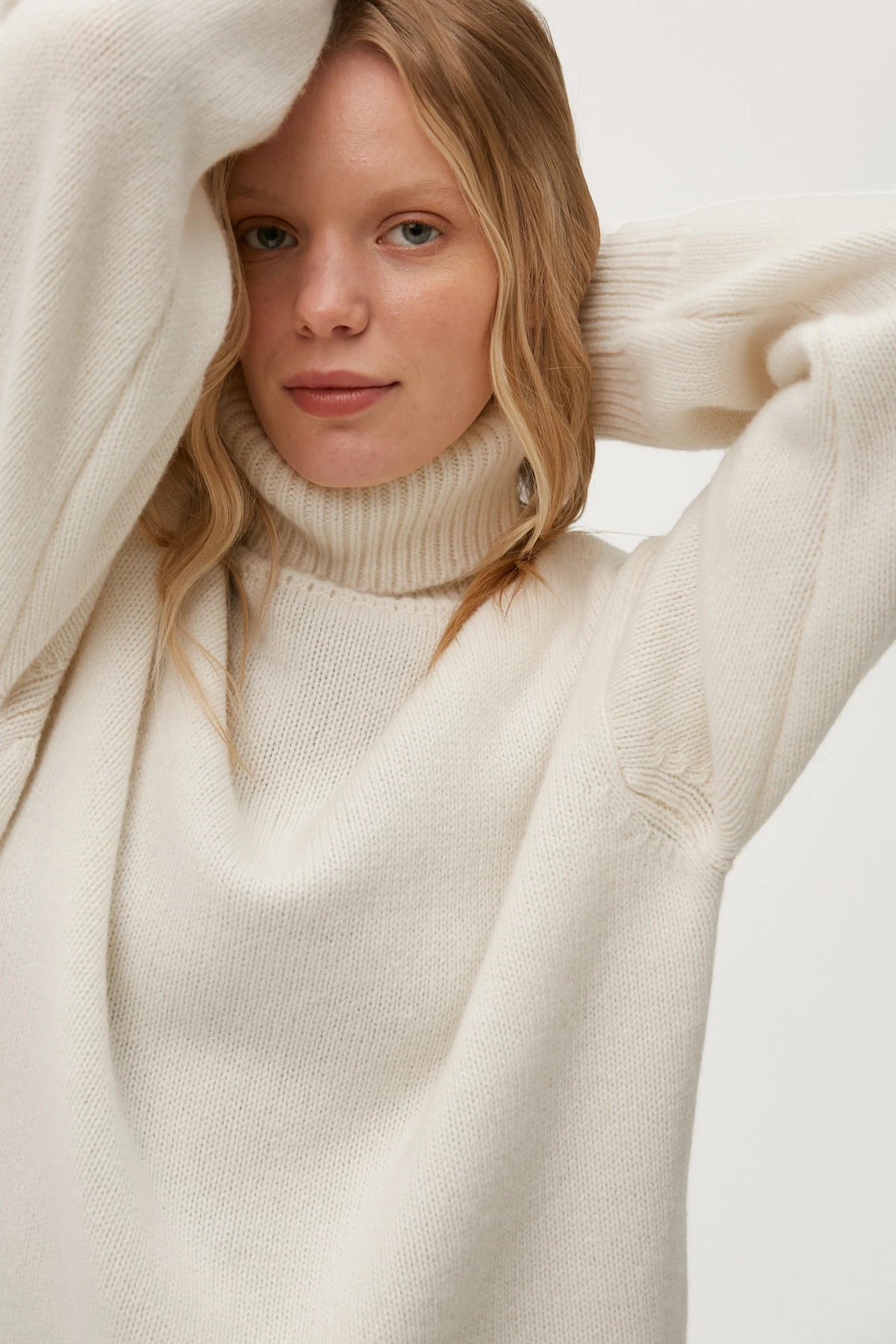 Cashmere milky high neck loose-fit sweater, photo 4