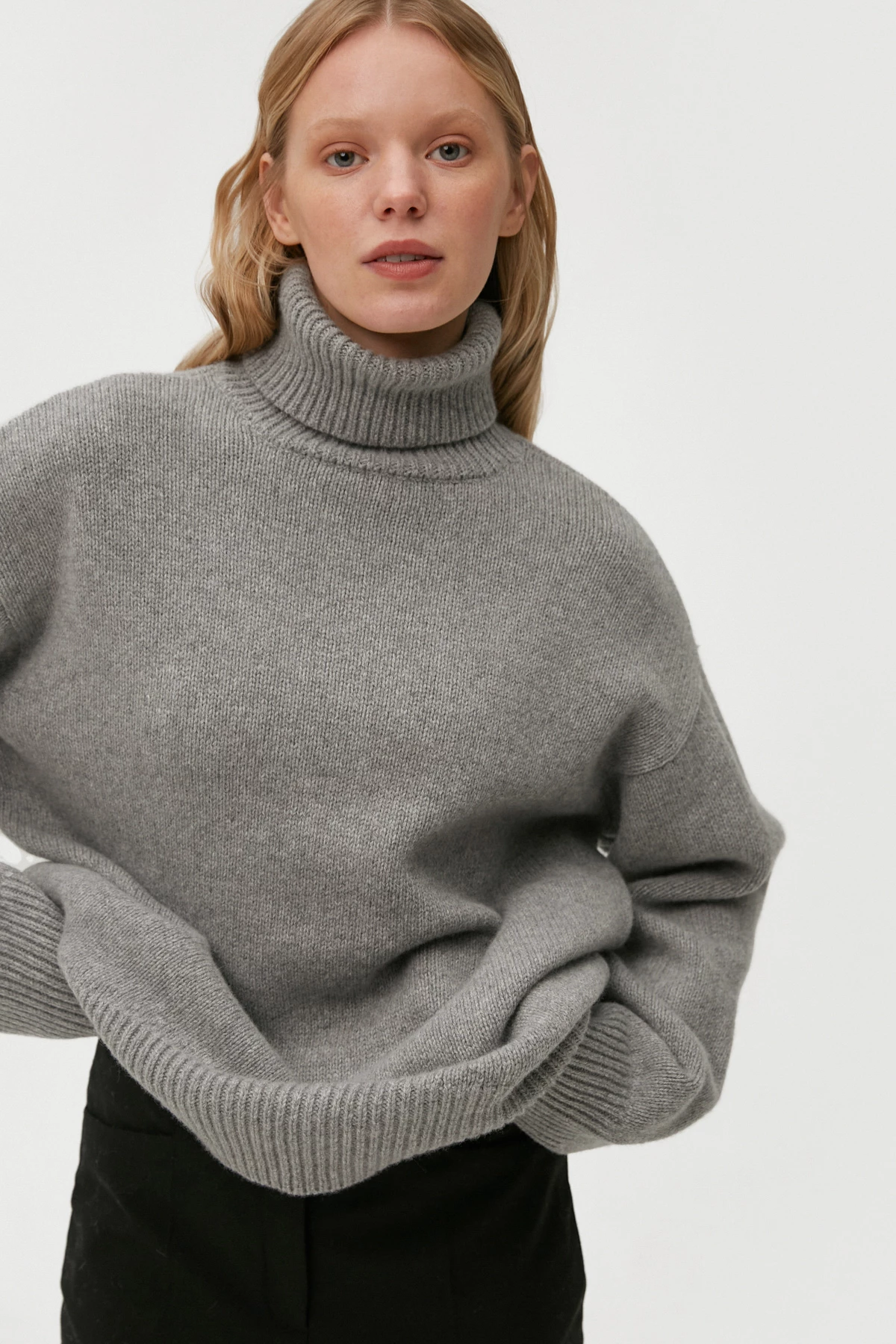 Cashmere grey high neck loose-fit sweater, photo 2