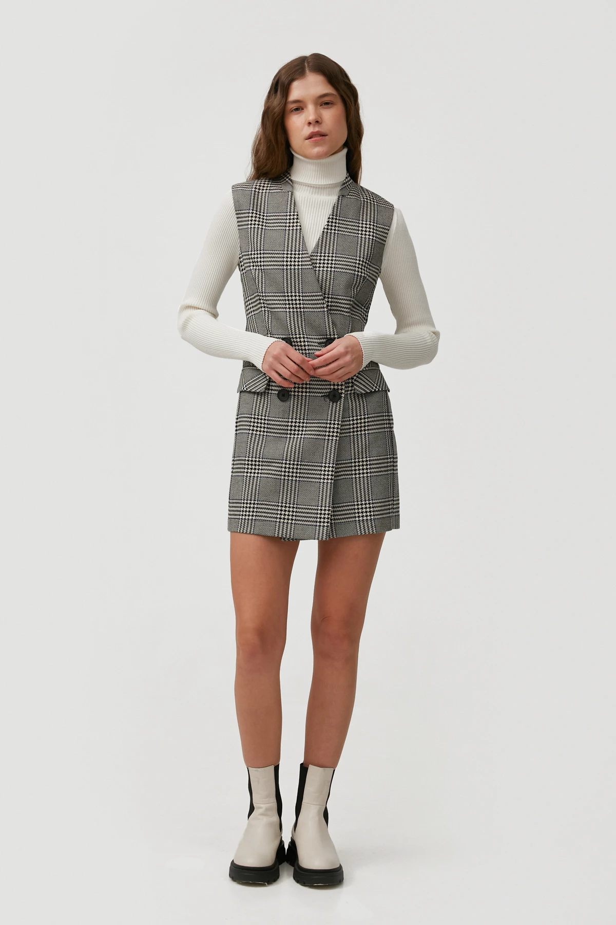 Double-breasted vest-dress made of plaid suiting fabric, photo 1