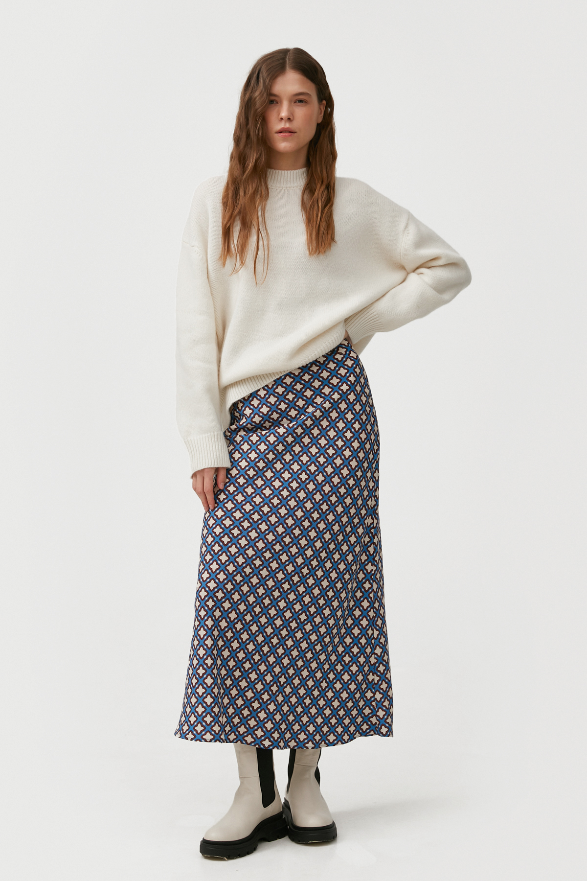 Blue elongated midi tencel skirt with geometric print, photo 2