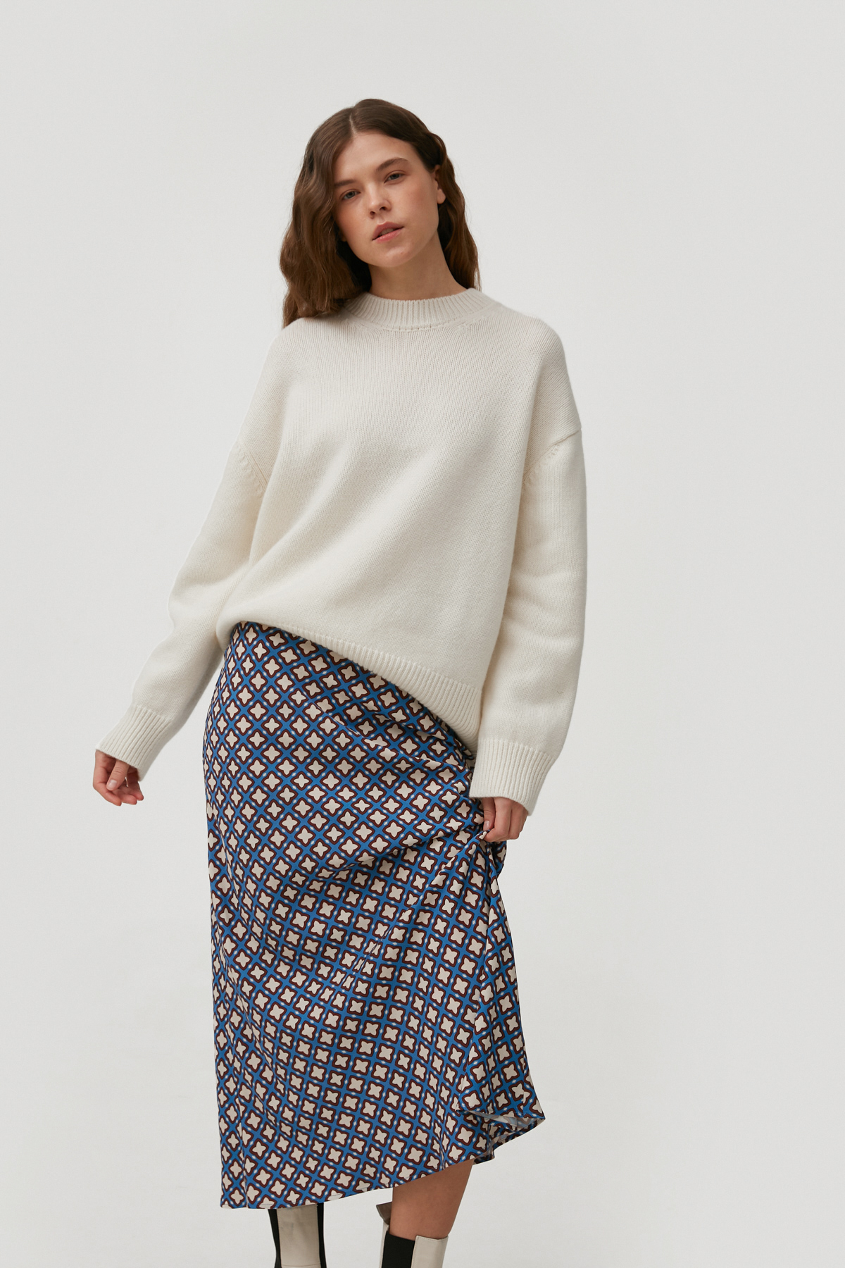 Blue elongated midi tencel skirt with geometric print, photo 3