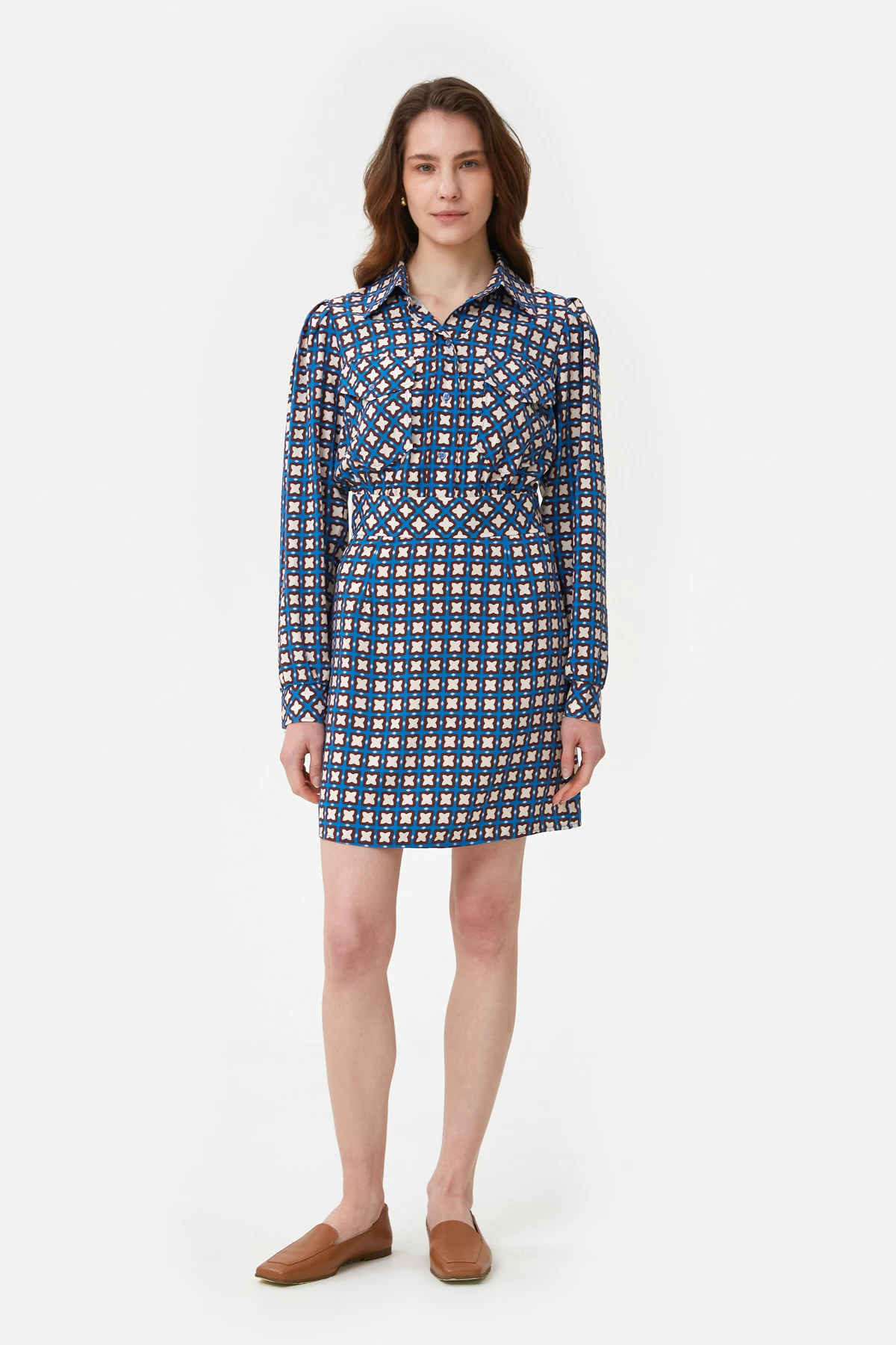 Синя коротка сукня з сорочковим коміром в геометричний принт, фото 1