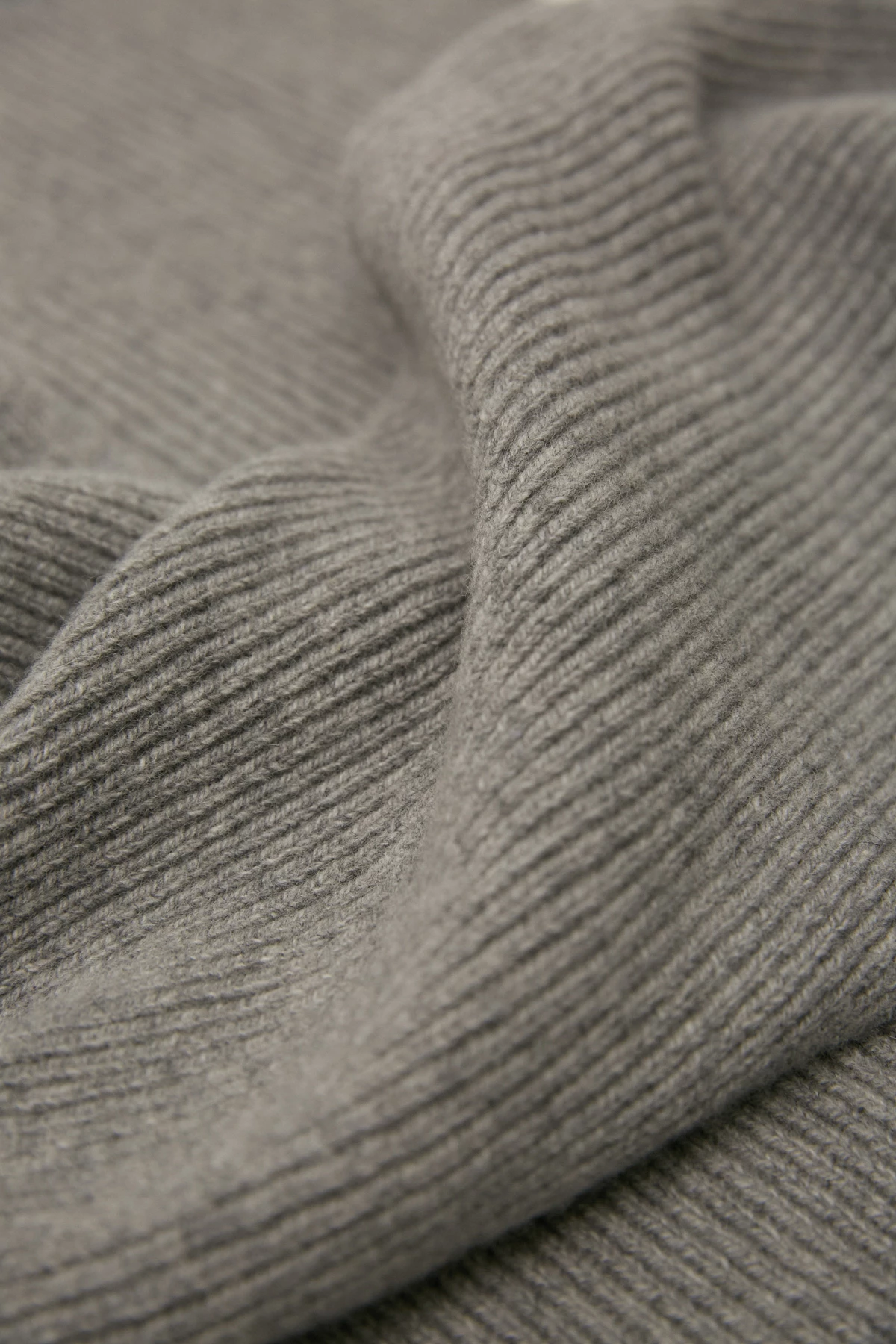 Knitted grey cashmere scarf, photo 4