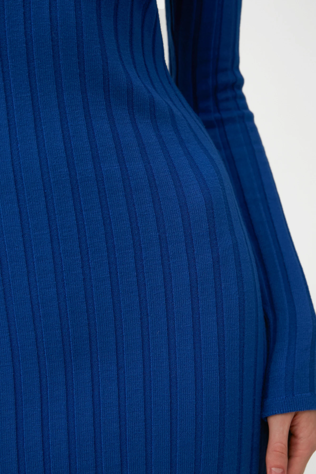 Синя в'язана сукня нижче коліна в рубчик з віскозою, фото 4
