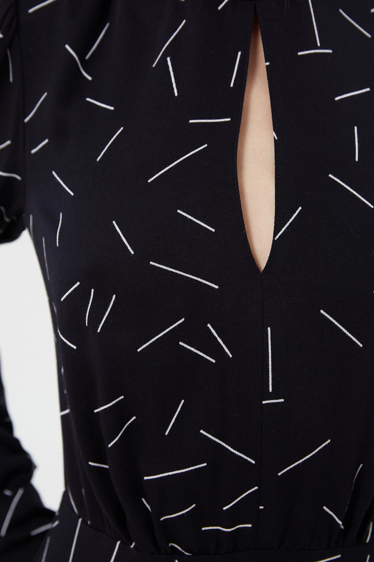 Чорна коротка сукня в геометричний принт з віскози, фото 5