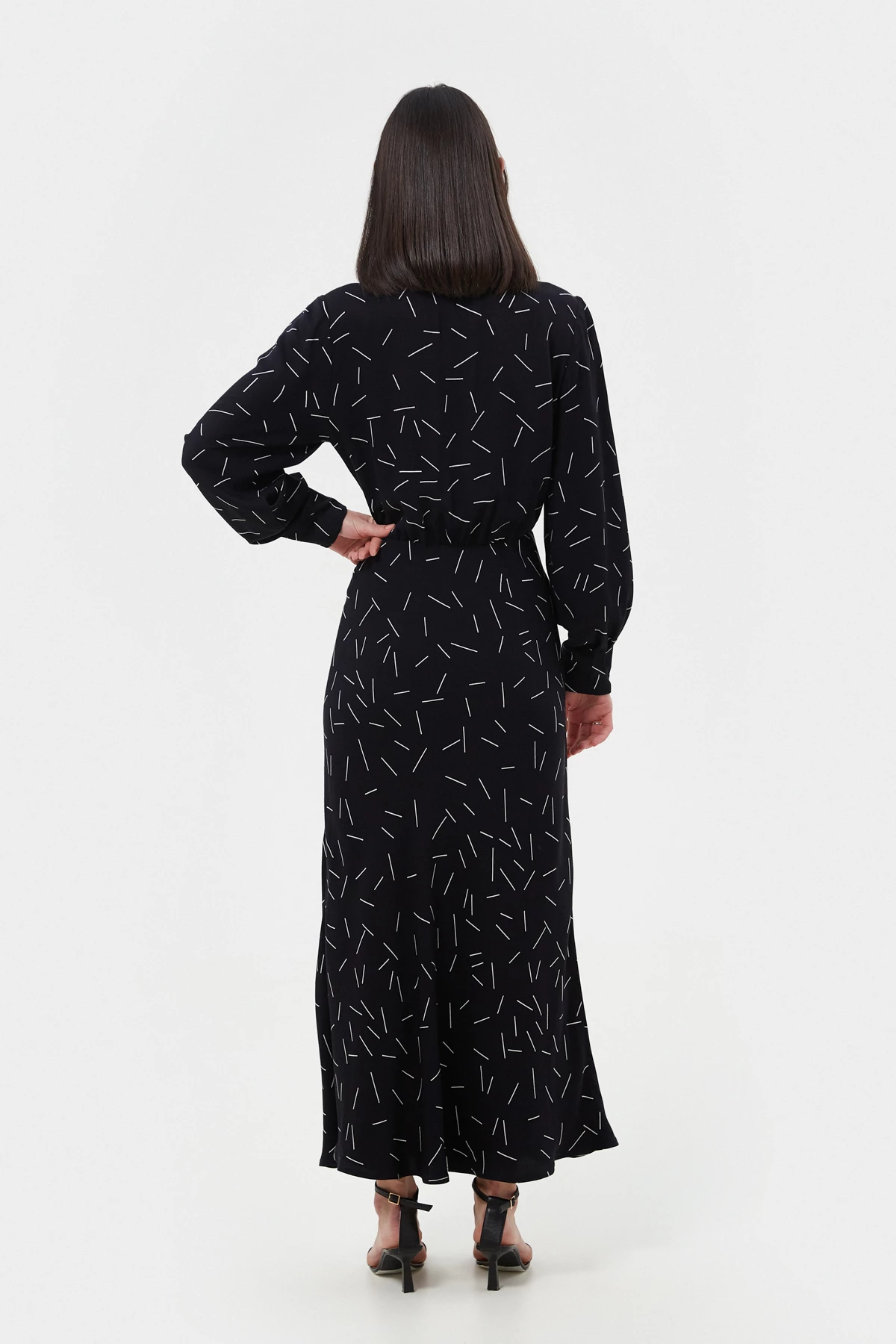 Black viscose elongated midi dress in geometric print, photo 5