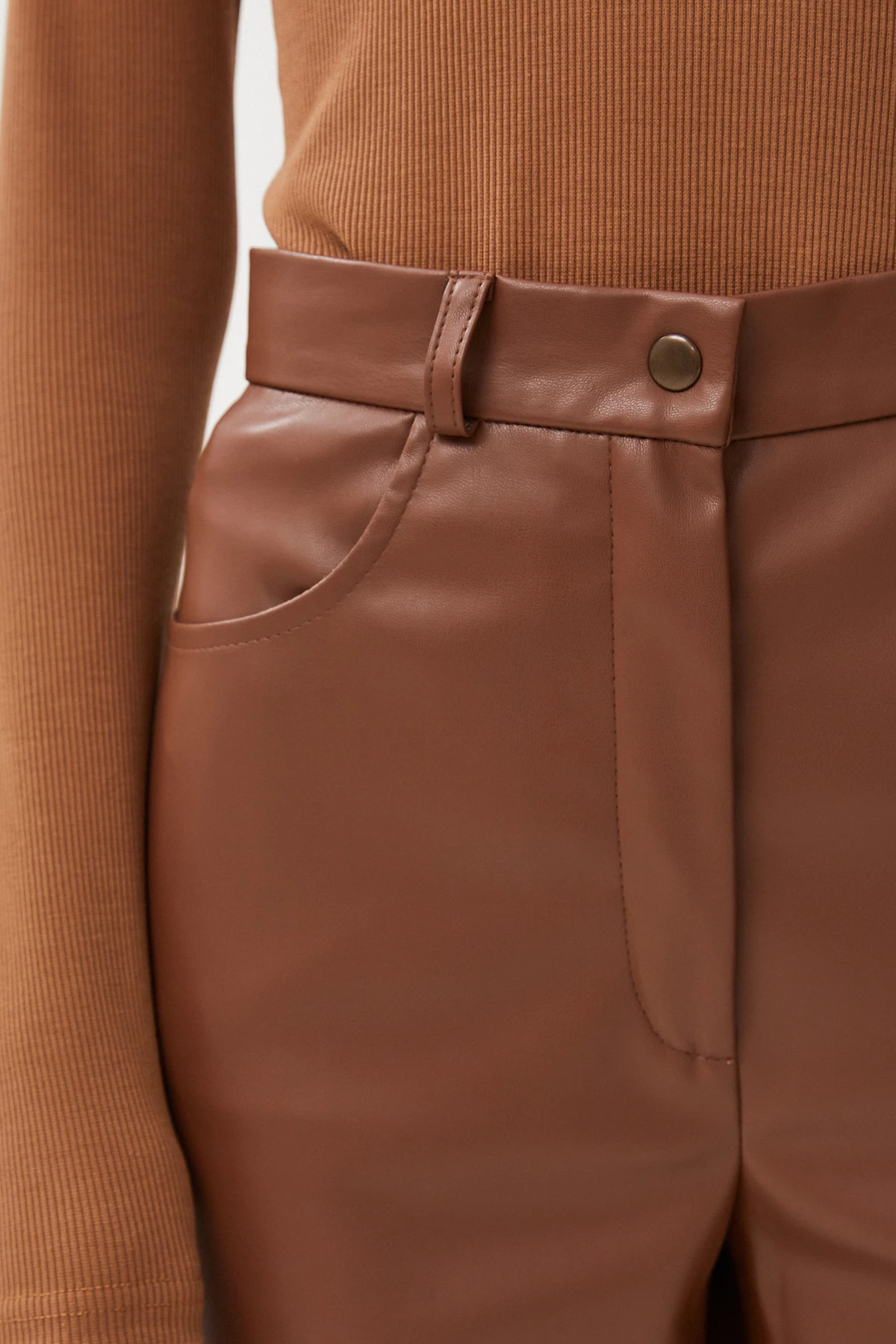 Brown cropped pants made of eco-leather, photo 2