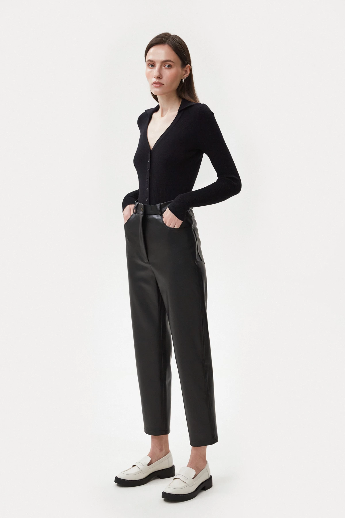 Black cropped pants made of eco-leather, photo 3