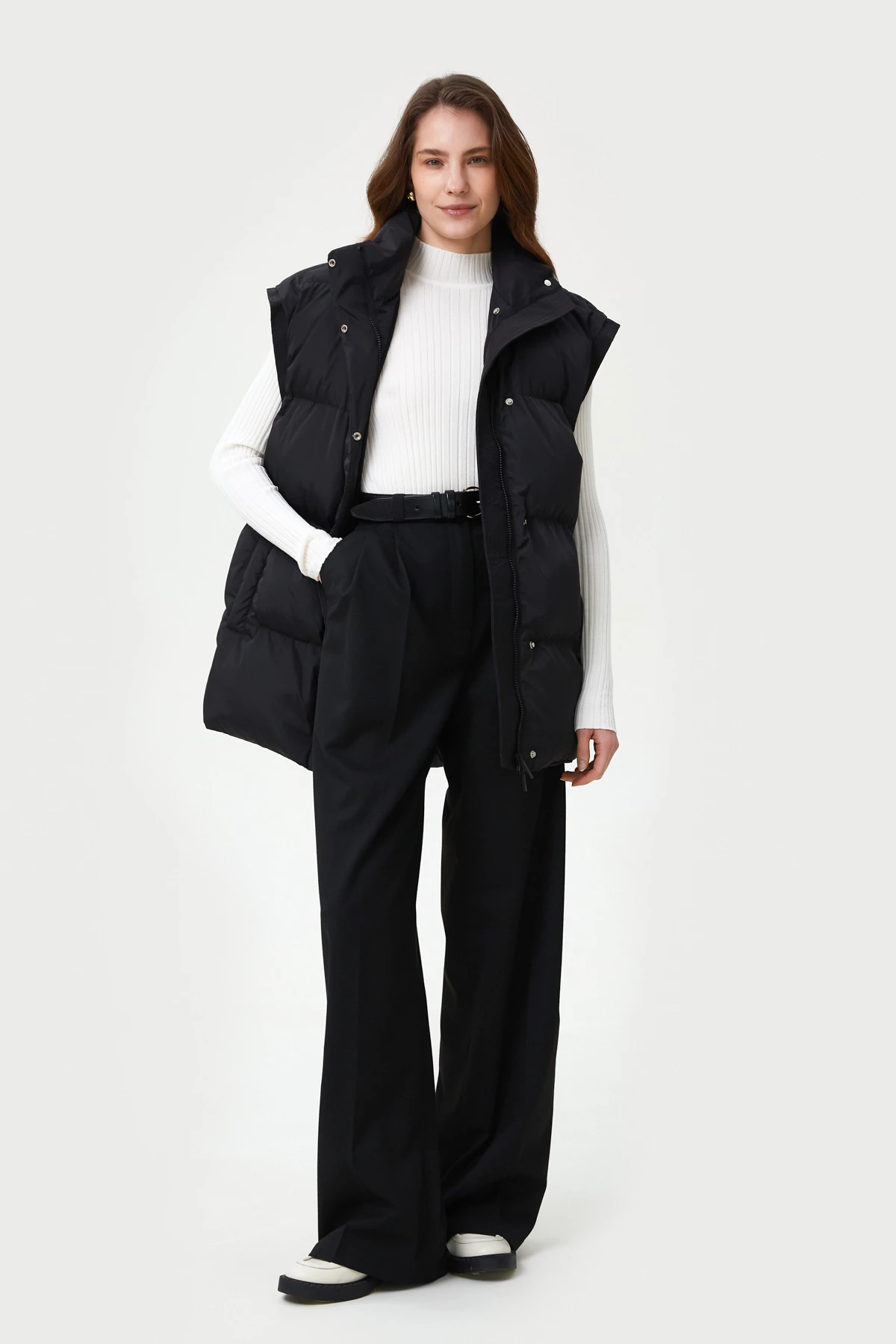 Straight black quilted vest, photo 2