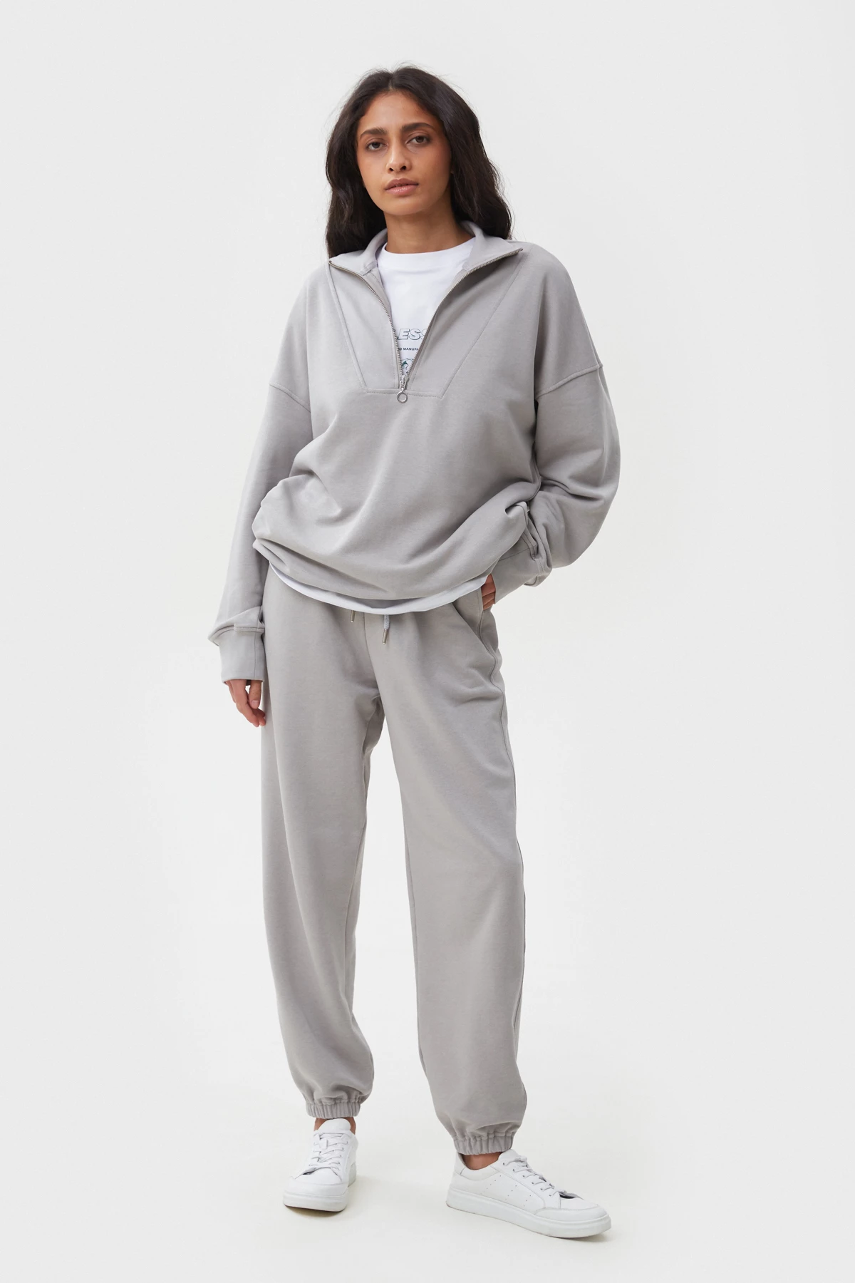 Gray loose fit sweatshirt with zipped collar, photo 2