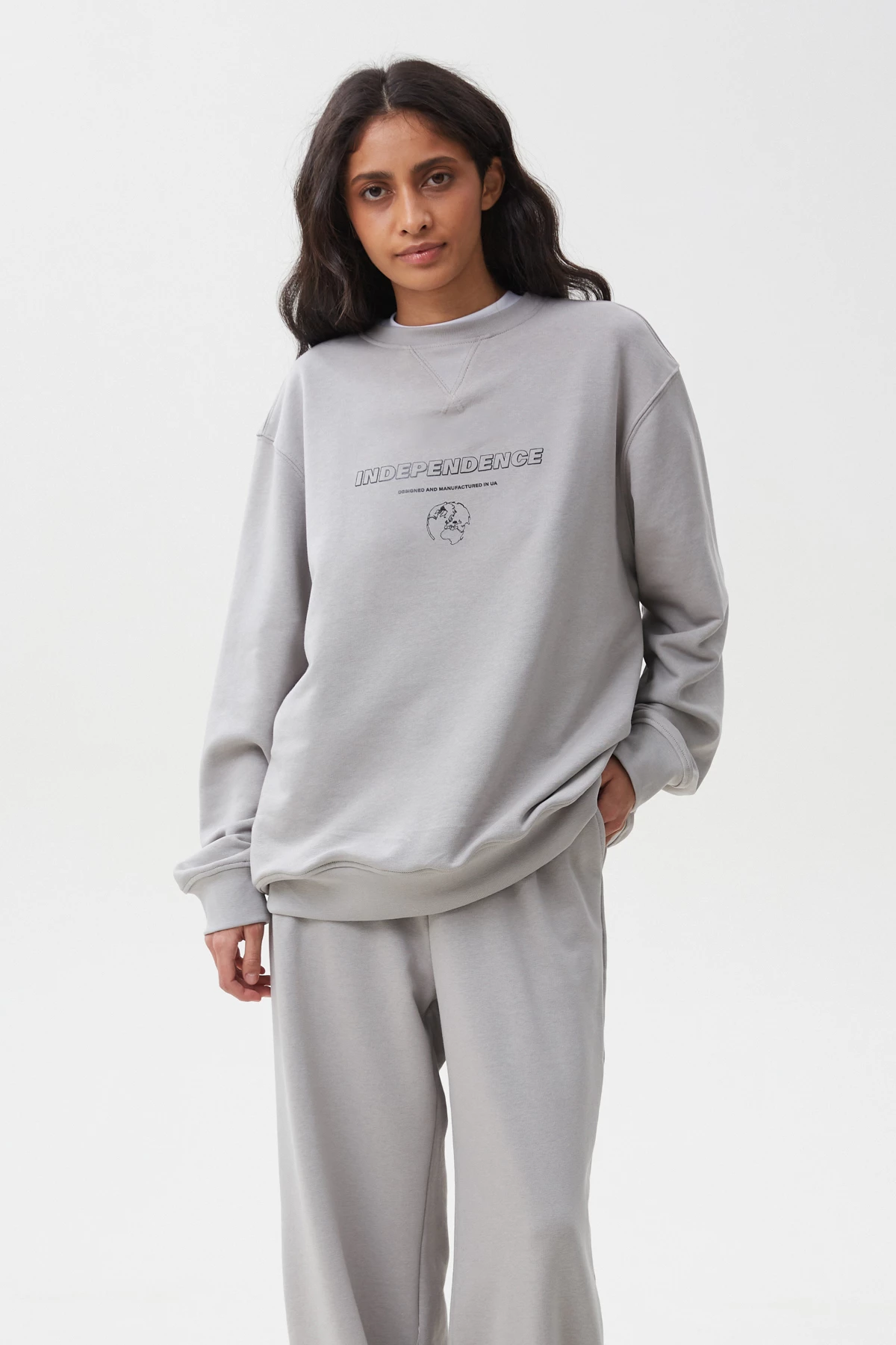 Grey unisex sweatshirt with "Independence" print, photo 1