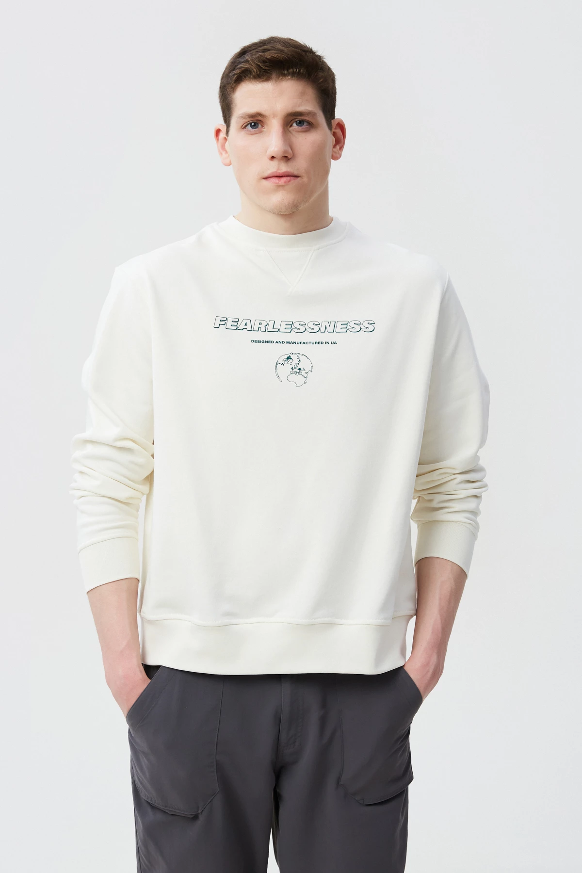 Milky unisex sweatshirt with "Fearlessness" print, photo 6