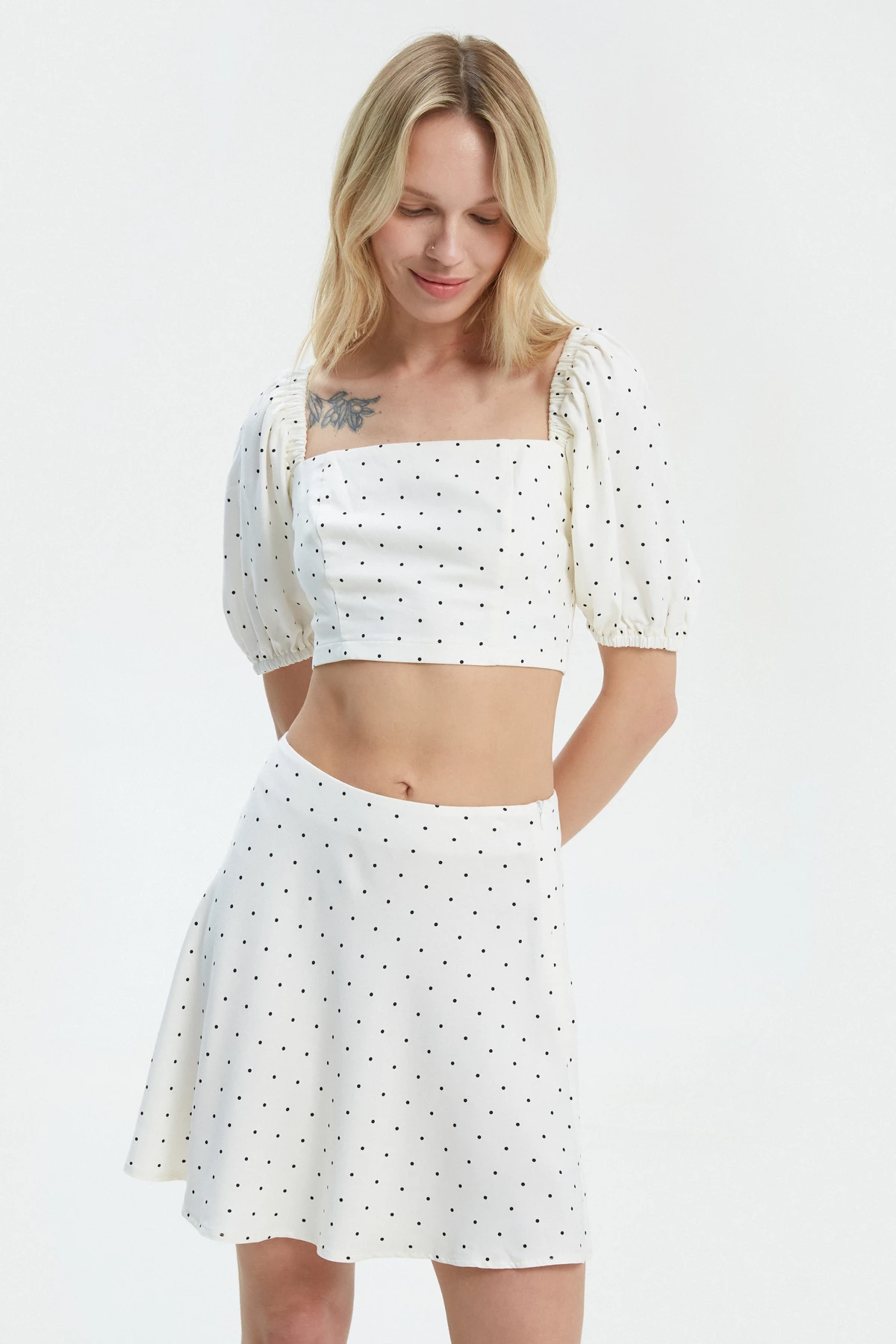 Milky viscose short skirt with polka dot print, photo 1
