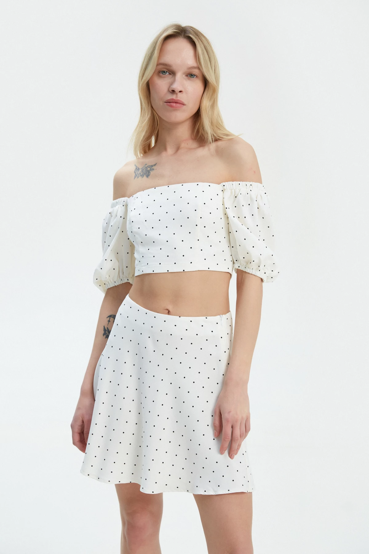 Milky viscose short skirt with polka dot print, photo 3