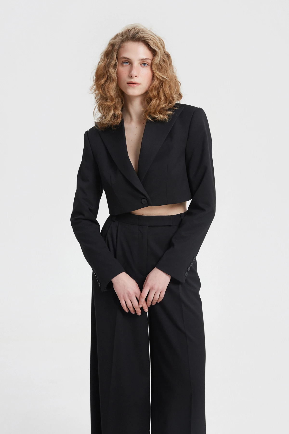 Black cropped jacket made of suit fabric with viscose, photo 1