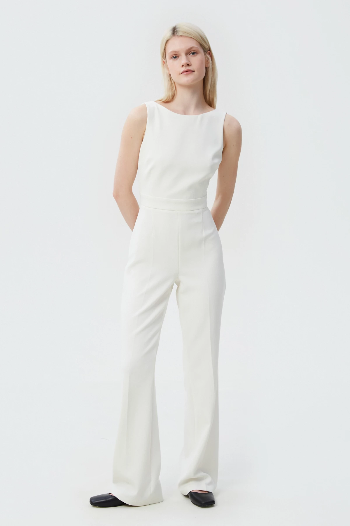 Milky jumpsuit with an open back, photo 1