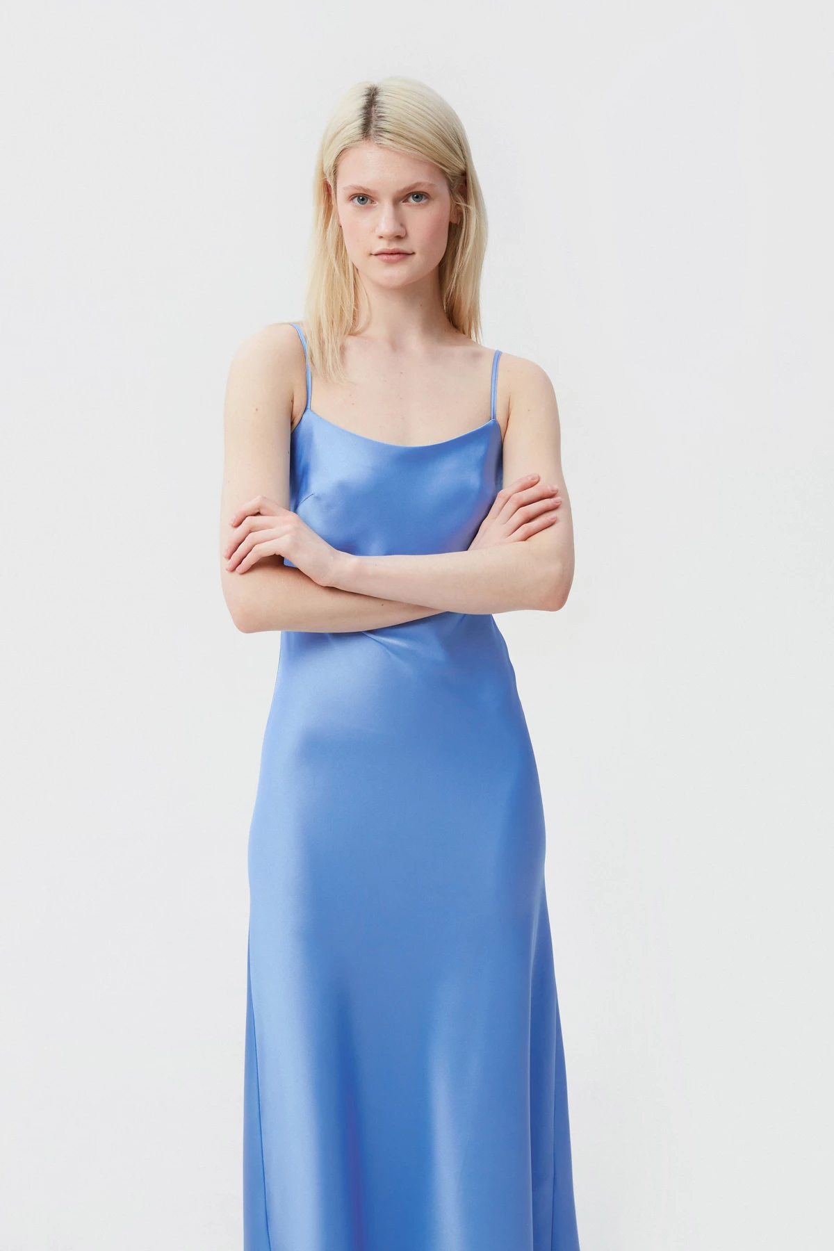 Blue satin open-back dress, photo 2