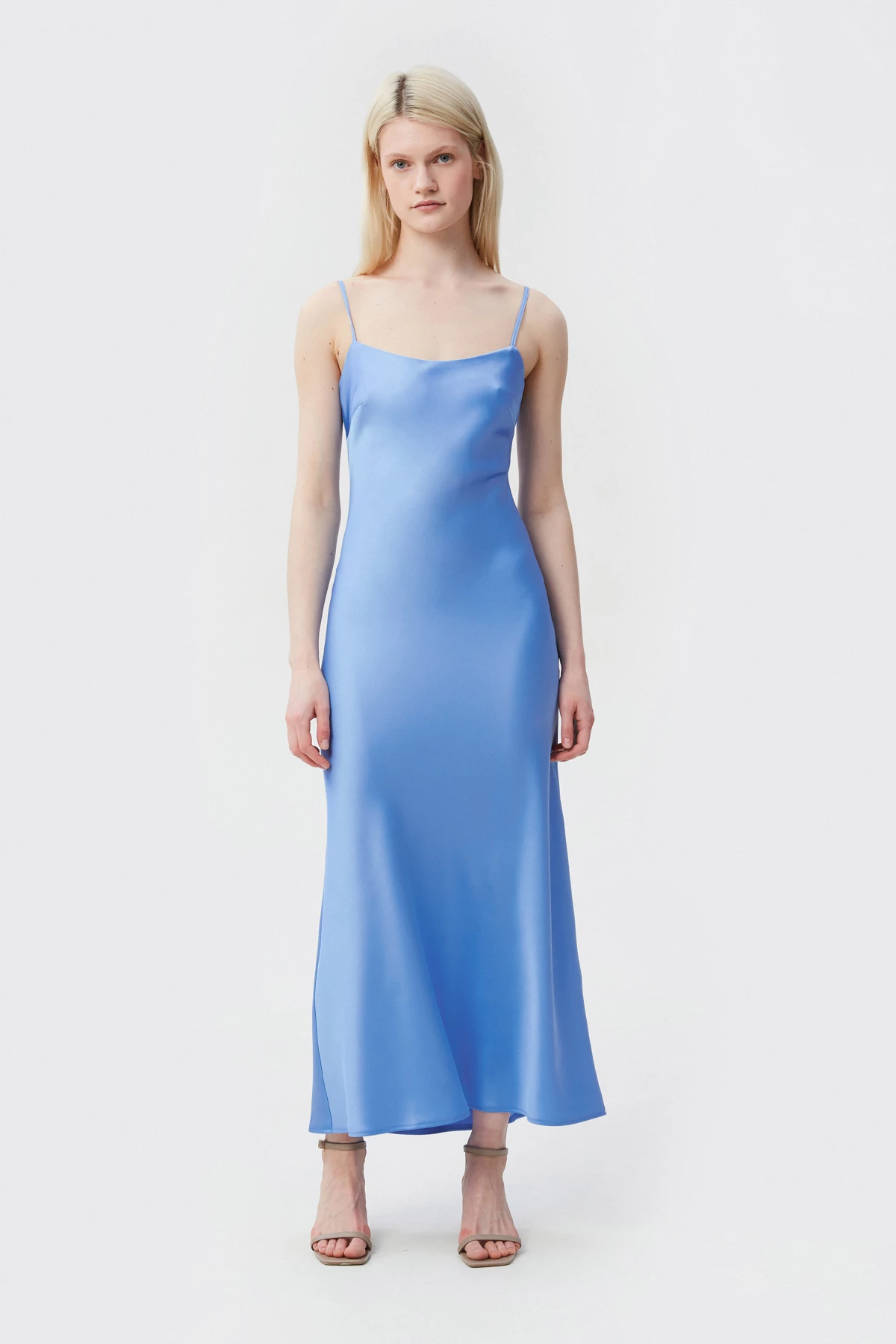 Голубое сатиновое платье длинное миди с открытой спиной, фото 1