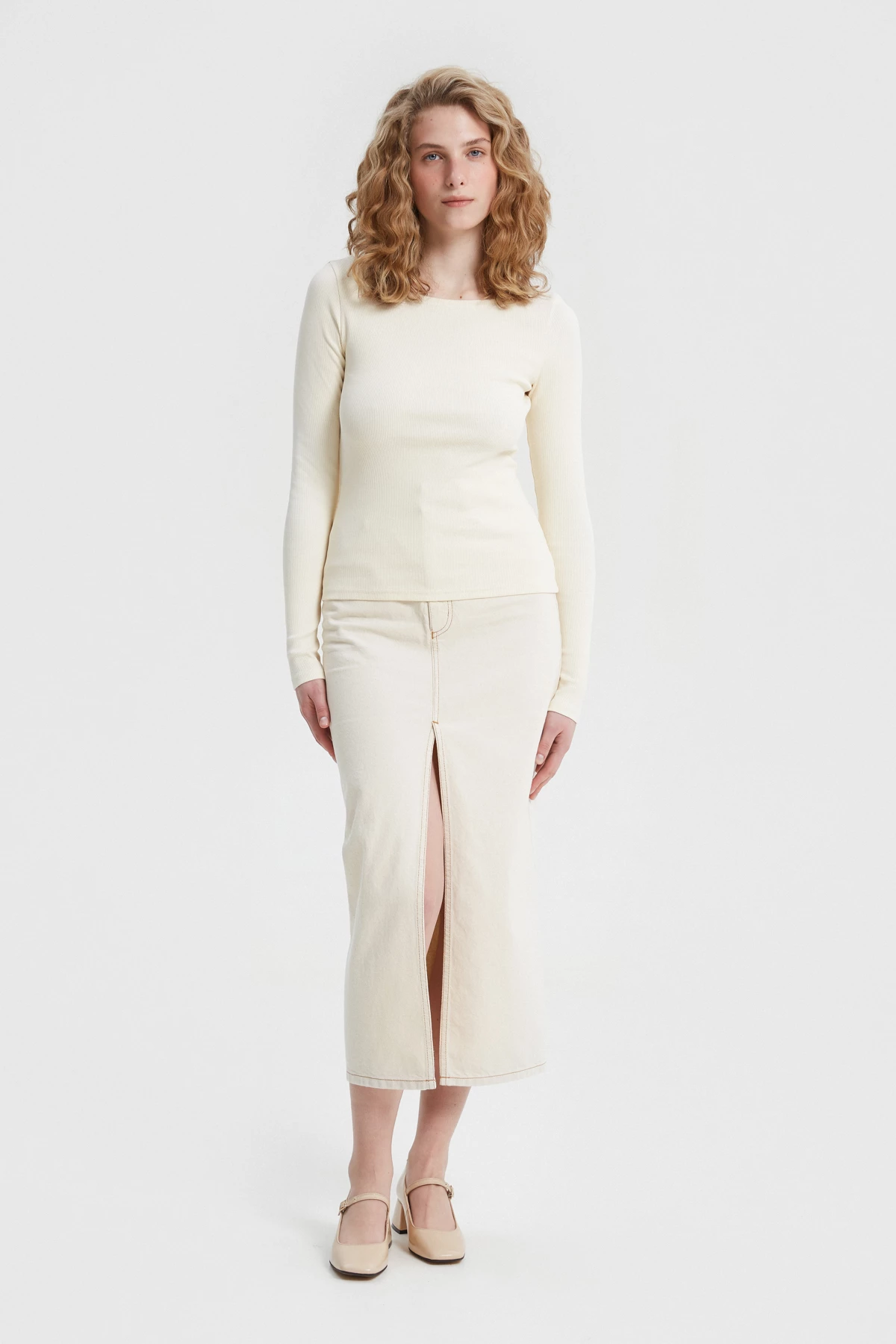 Milky jersey jumper with figured neck, photo 3