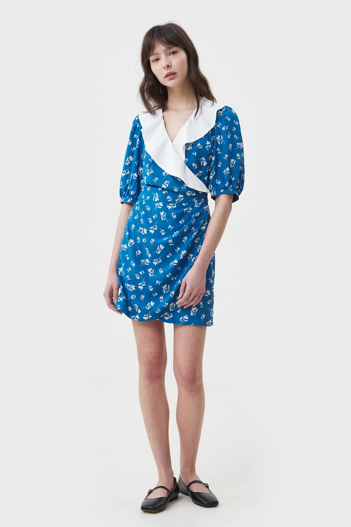 Blue viscose short dress with accent collar in floral print, photo 3
