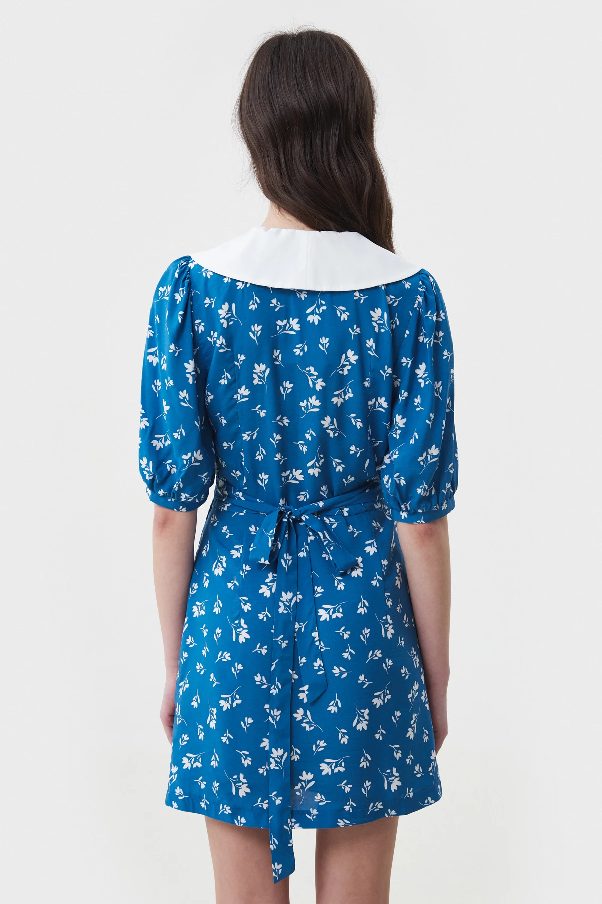 Blue viscose short dress with accent collar in floral print, photo 5