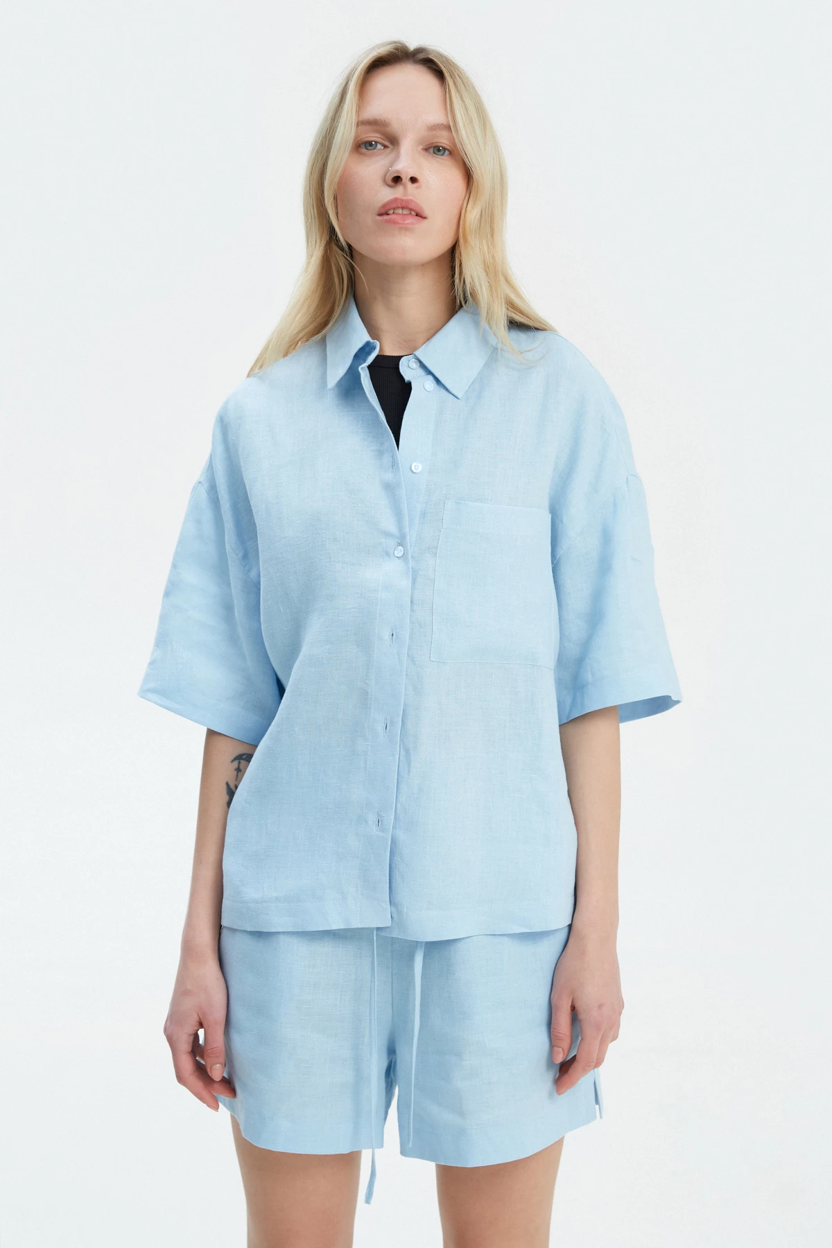 Blue linen shirt with elbow length sleeves, photo 1