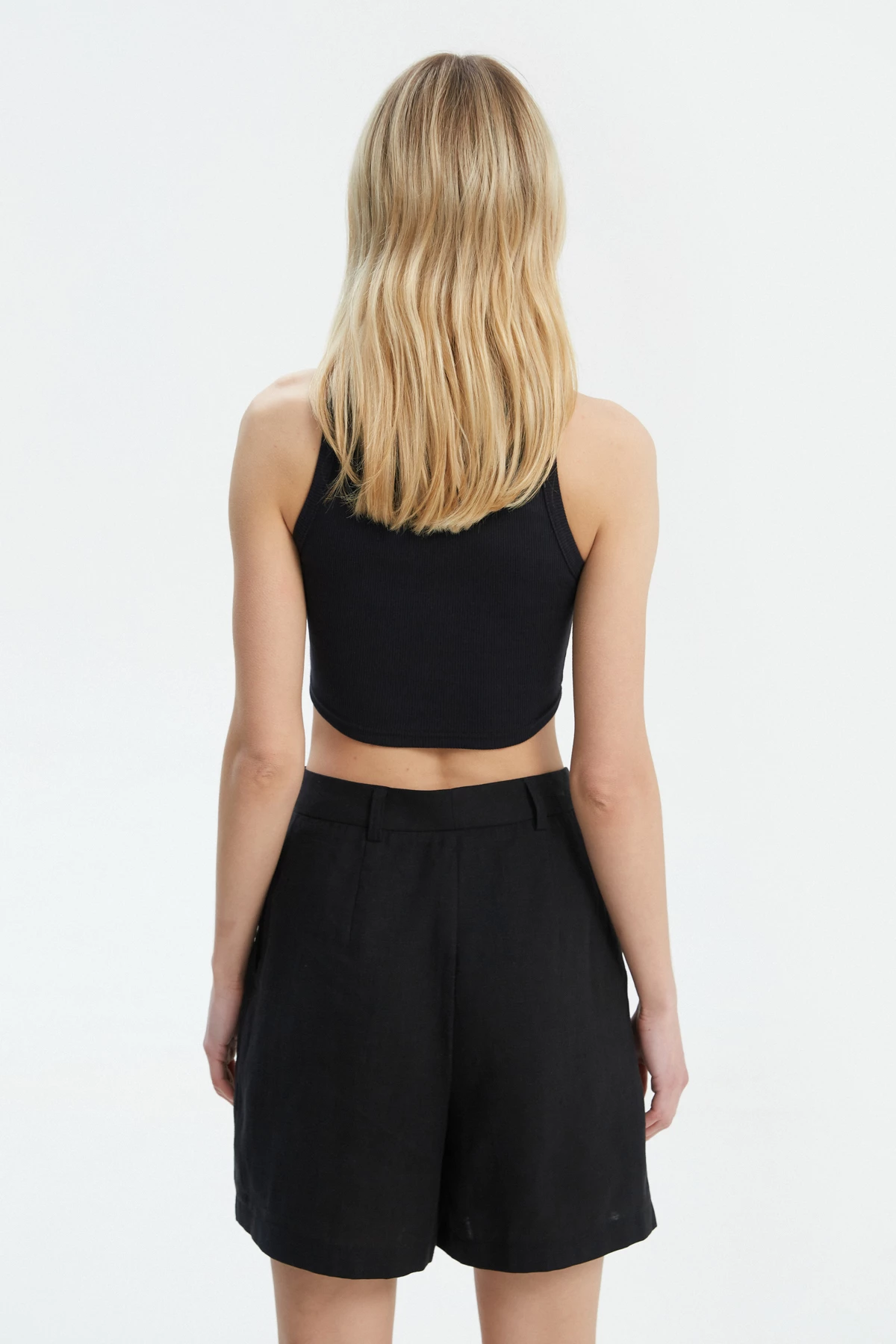 Black loose-fit shorts made of 100% linen, photo 2