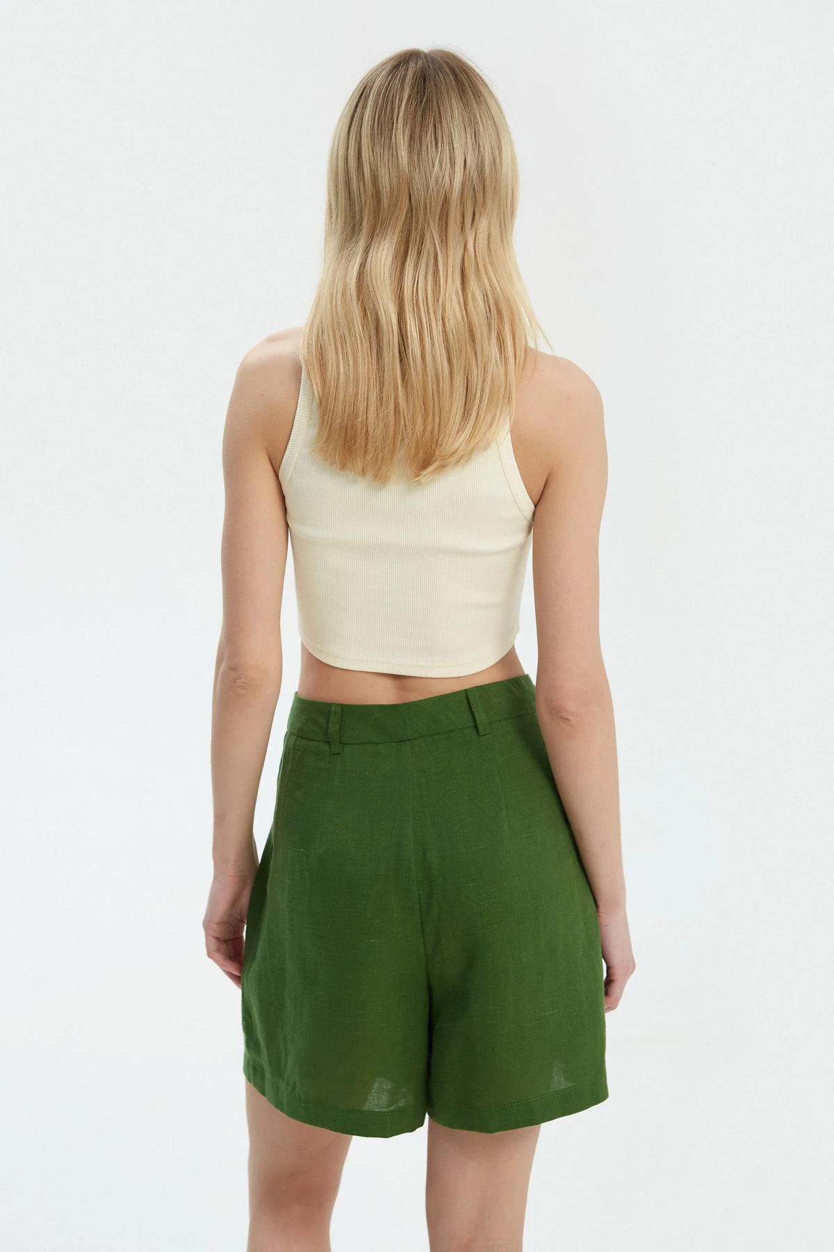 Green loose-fit shorts made of 100% linen, photo 2